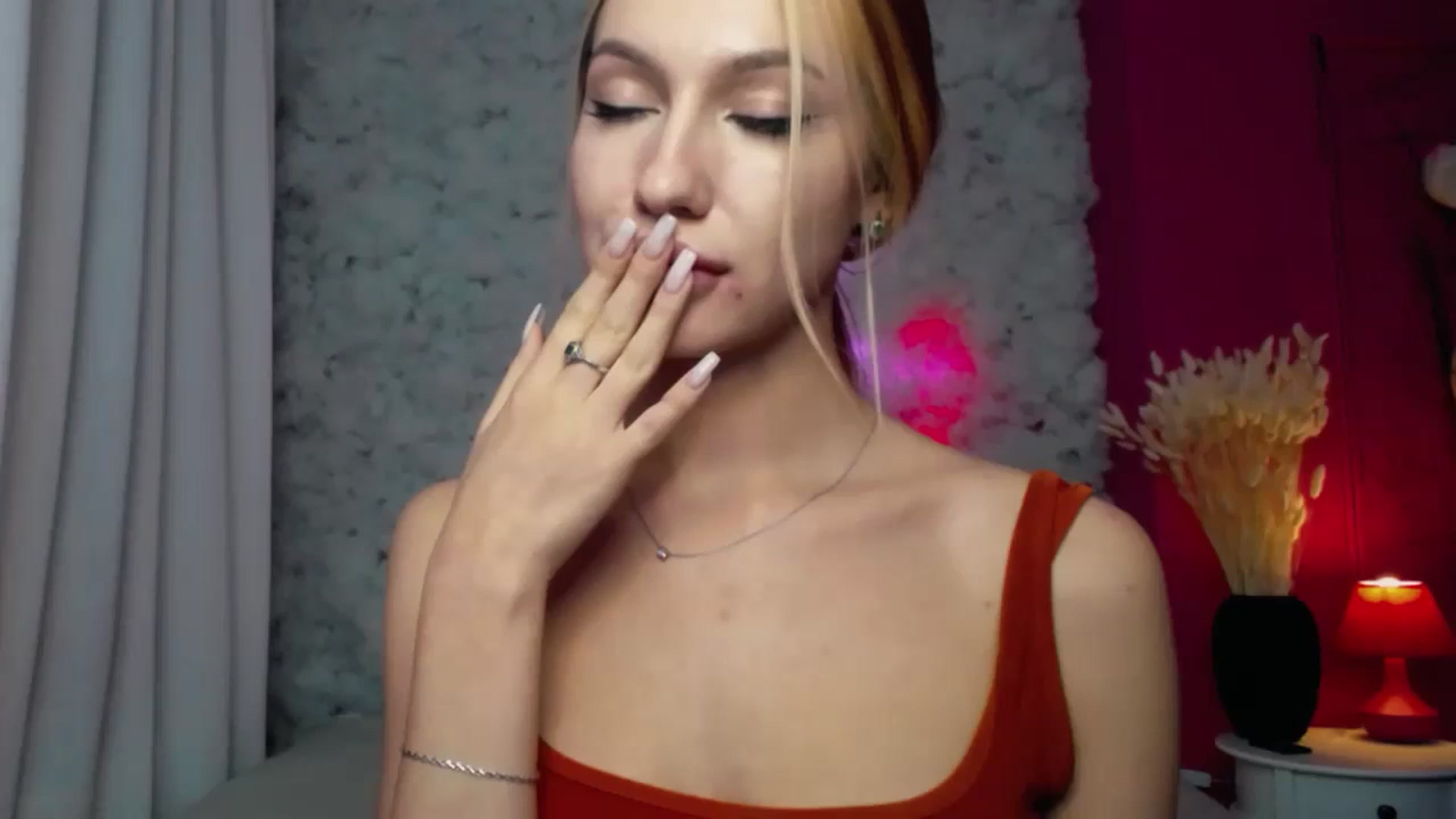 Gallery image thumbnail from LovelyGin's myfreecams stream on, 12/12/2023, 19:55 image 5 of 20