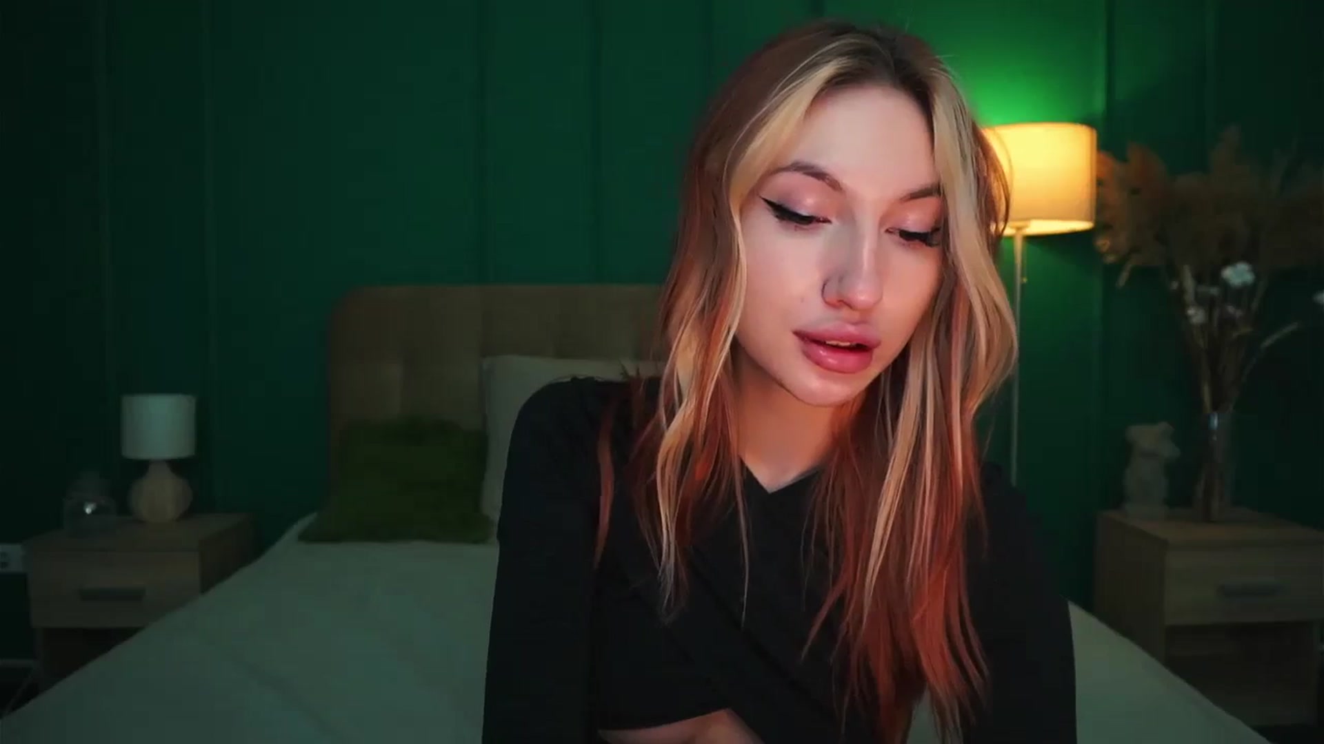 Gallery image thumbnail from LovelyGin's myfreecams stream on, 12/14/2023, 14:38 image 16 of 20