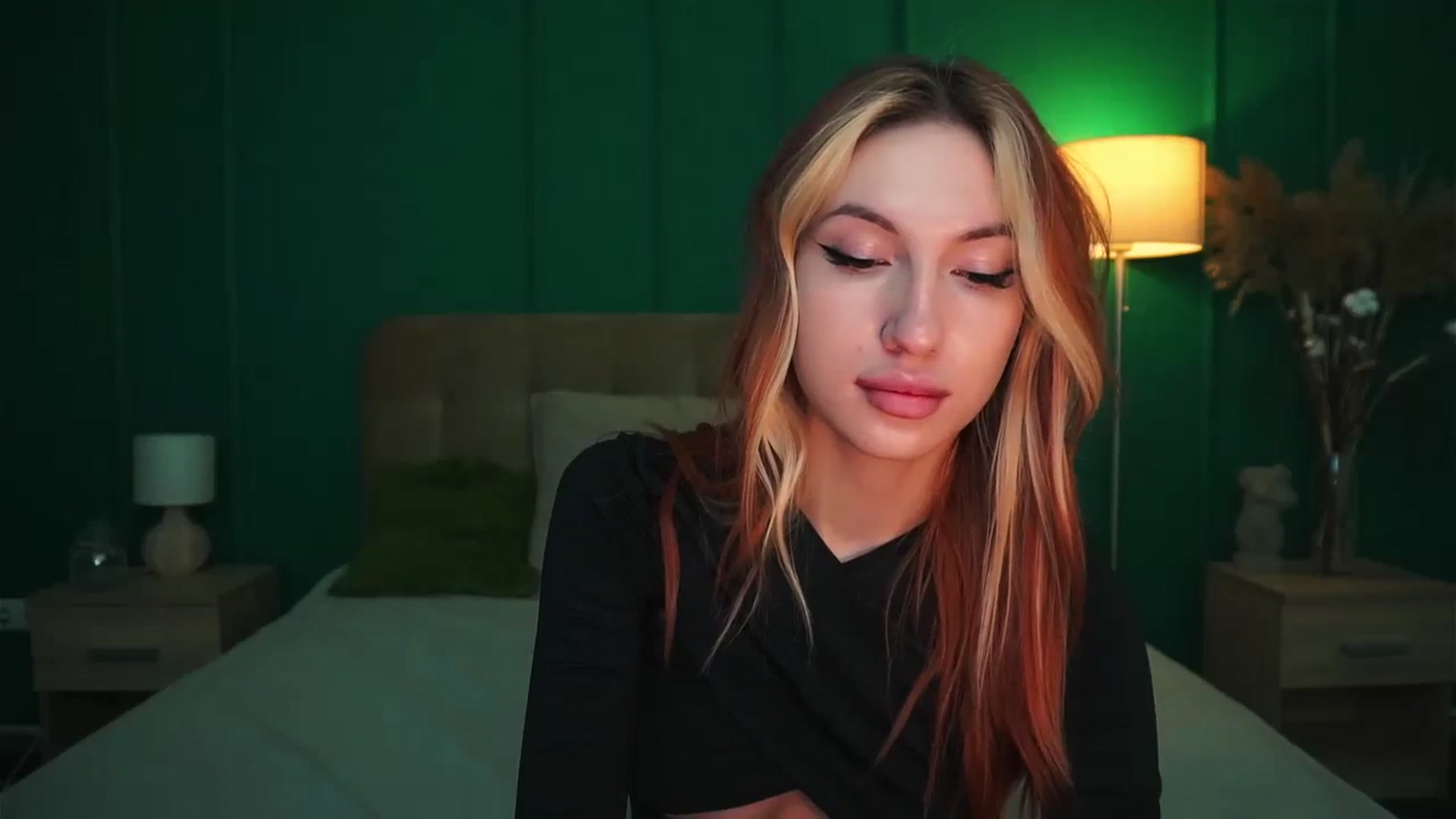 Gallery image thumbnail from LovelyGin's myfreecams stream on, 12/14/2023, 14:38 image 15 of 20