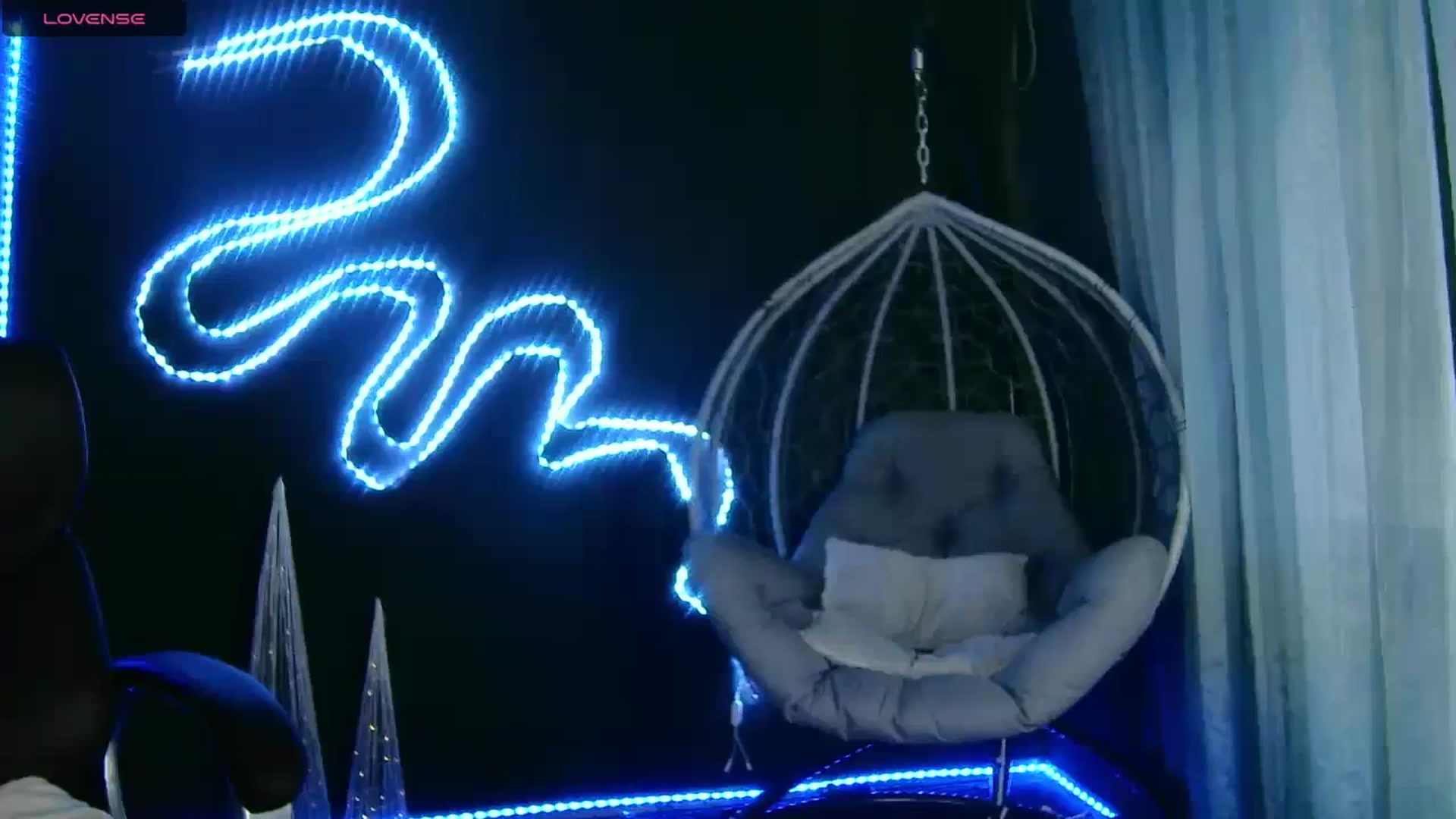 Gallery image thumbnail from LovelyGin's myfreecams stream on, 12/18/2023, 17:41 image 2 of 20