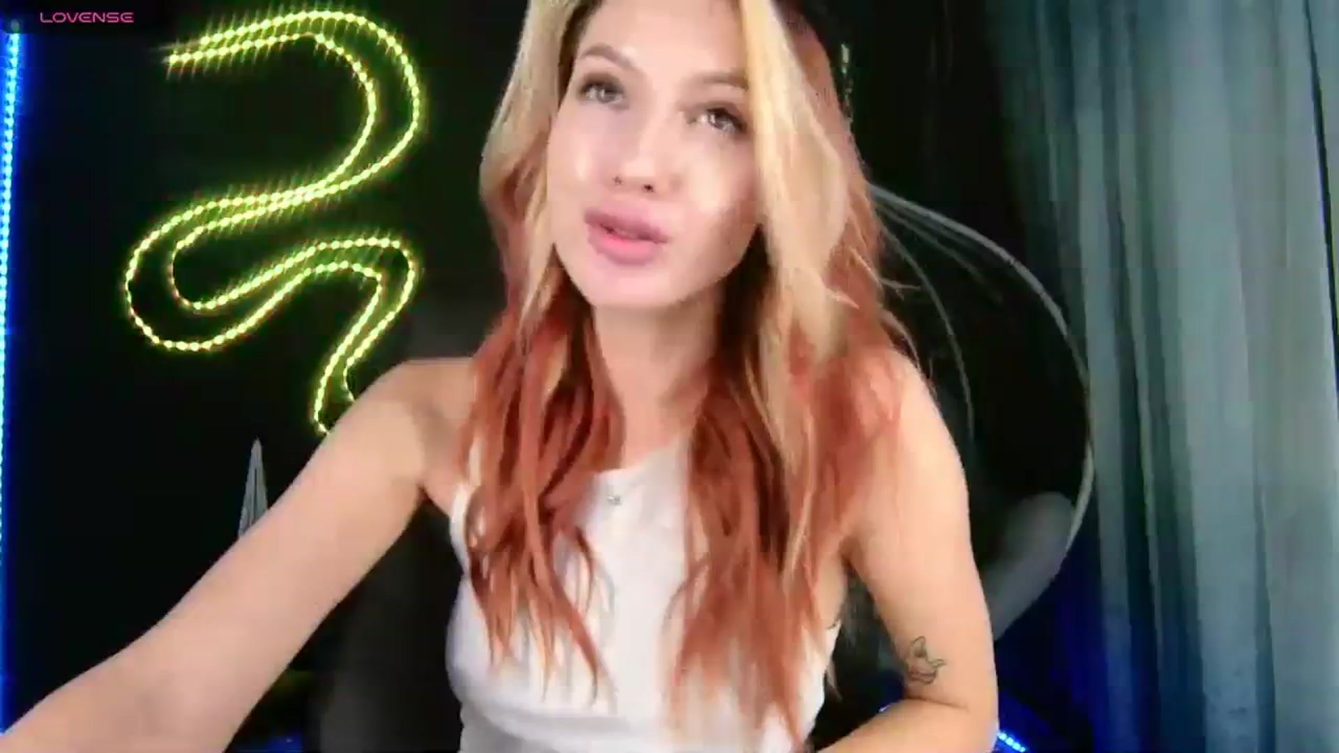 Gallery image thumbnail from LovelyGin's myfreecams stream on, 12/18/2023, 18:46 image 1 of 20