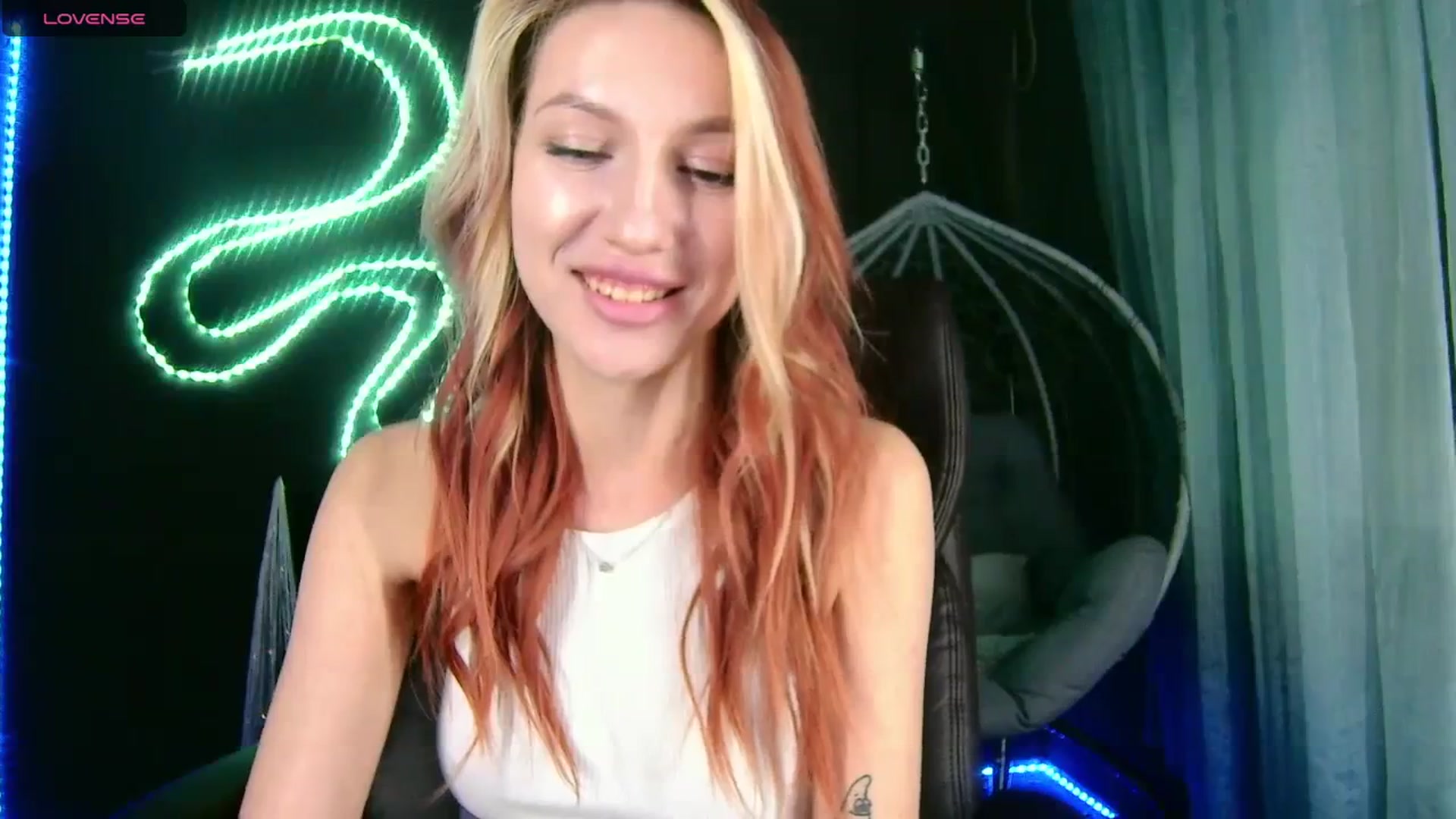 Gallery image thumbnail from LovelyGin's myfreecams stream on, 12/18/2023, 18:46 image 9 of 20