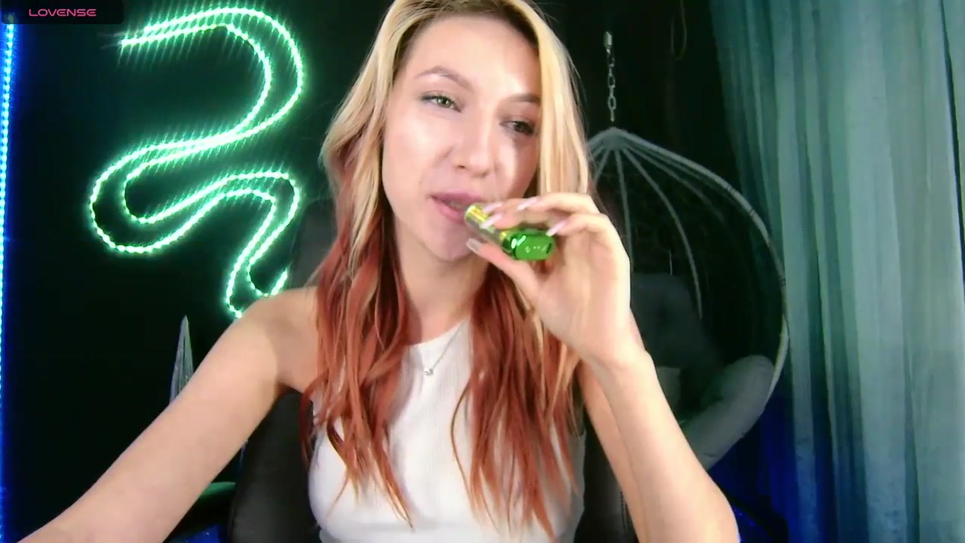 Gallery image thumbnail from LovelyGin's myfreecams stream on, 12/18/2023, 18:46 image 10 of 20