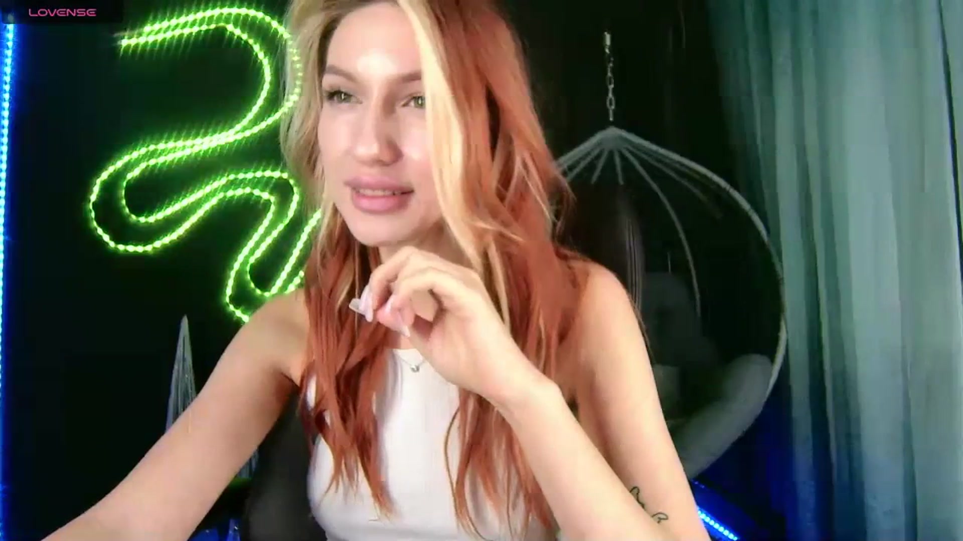 Gallery image thumbnail from LovelyGin's myfreecams stream on, 12/18/2023, 18:46 image 5 of 20