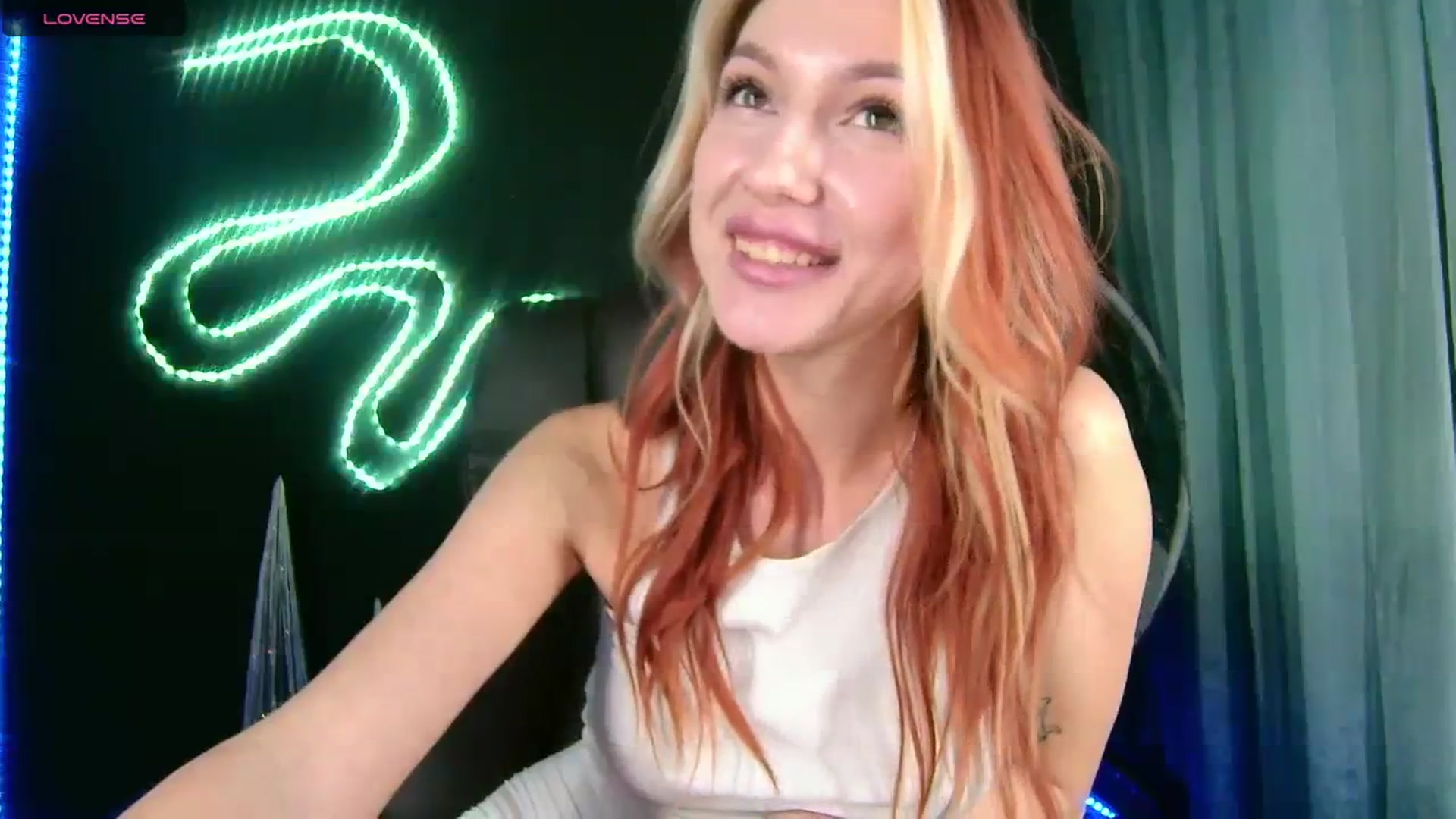 Gallery image thumbnail from LovelyGin's myfreecams stream on, 12/18/2023, 18:46 image 16 of 20