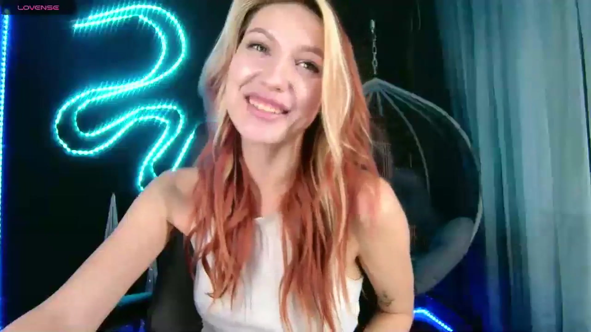 Gallery image thumbnail from LovelyGin's myfreecams stream on, 12/18/2023, 18:46 image 4 of 20