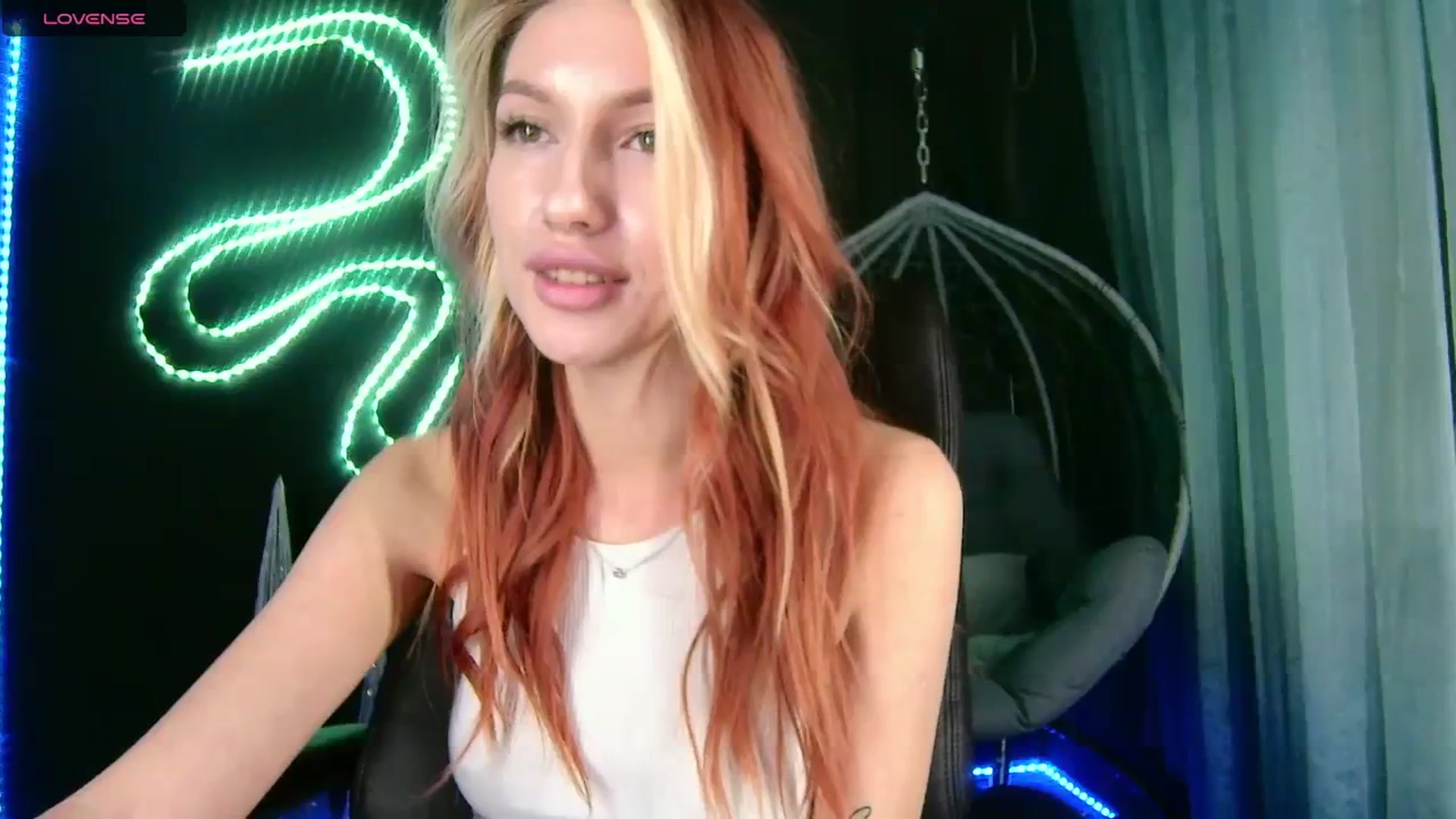 Gallery image thumbnail from LovelyGin's myfreecams stream on, 12/18/2023, 18:46 image 7 of 20