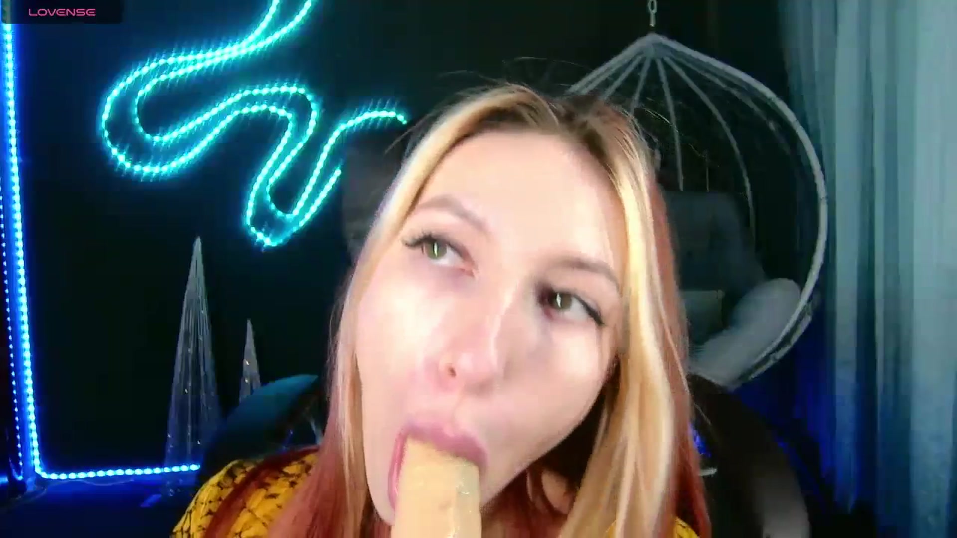 Gallery image thumbnail from LovelyGin's myfreecams stream on, 12/19/2023, 14:34 image 11 of 20