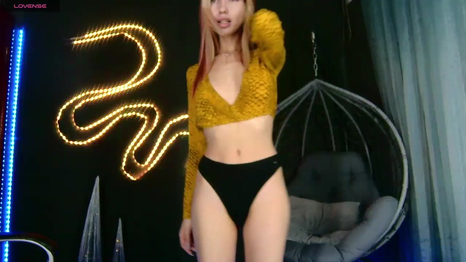 Gallery image thumbnail from LovelyGin's myfreecams stream on, 12/19/2023, 14:34 image 3 of 20