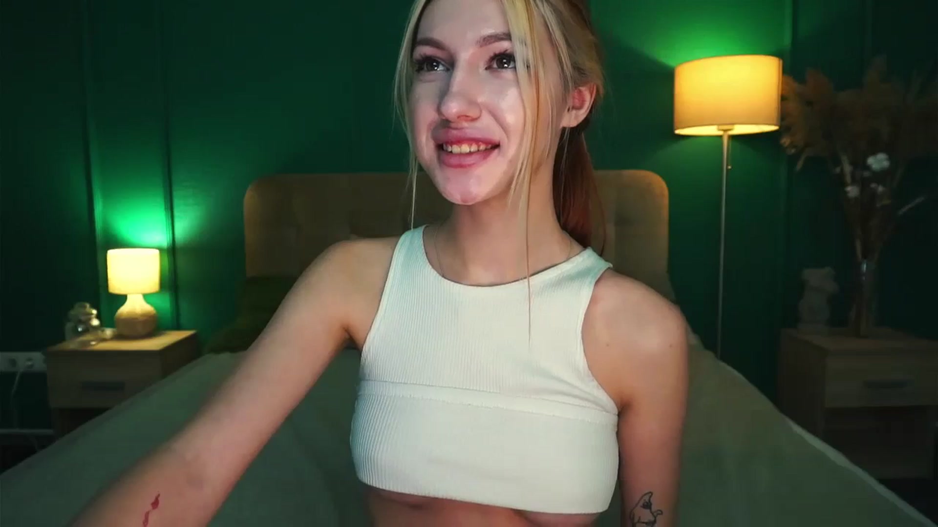 Gallery image thumbnail from LovelyGin's myfreecams stream on, 12/21/2023, 16:46 image 3 of 20