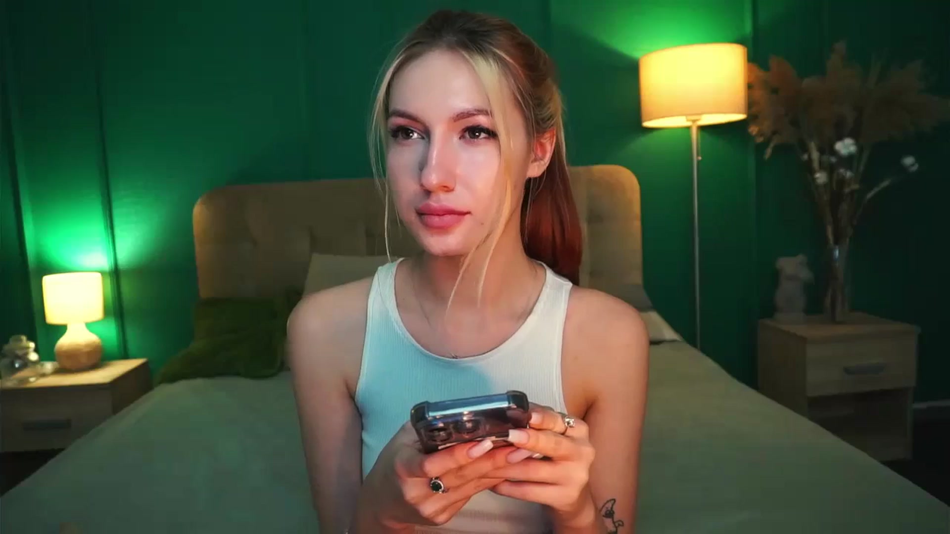 Gallery image thumbnail from LovelyGin's myfreecams stream on, 12/21/2023, 17:23 image 11 of 20
