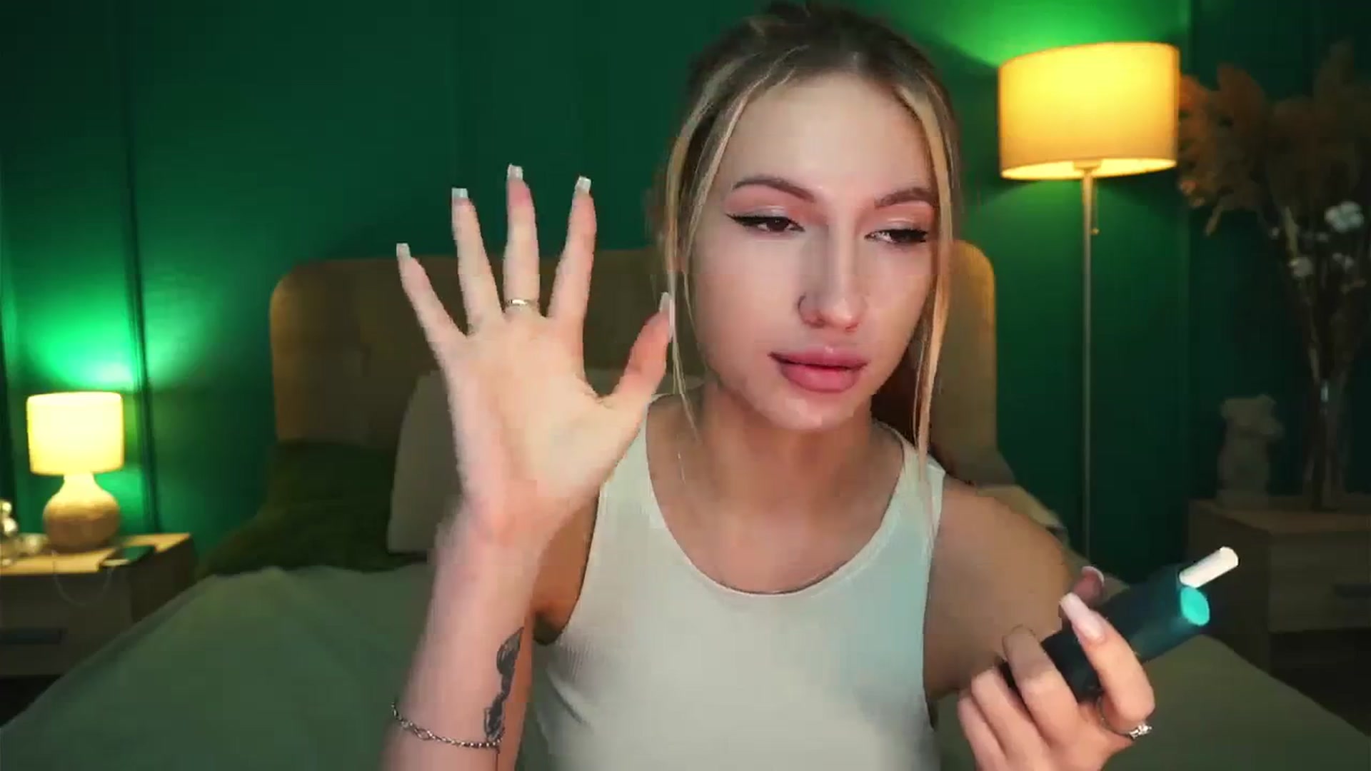 Gallery image thumbnail from LovelyGin's myfreecams stream on, 12/21/2023, 18:49 image 7 of 20