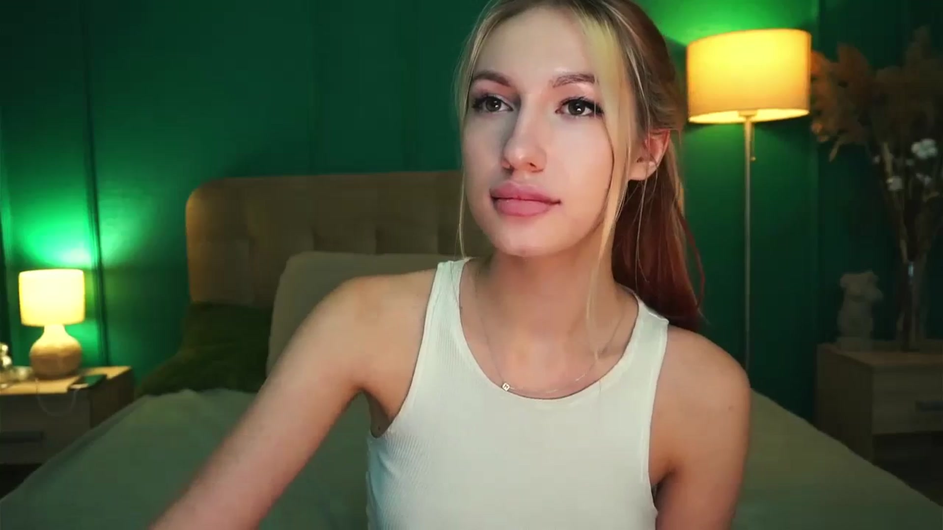 Gallery image thumbnail from LovelyGin's myfreecams stream on, 12/21/2023, 18:49 image 4 of 20