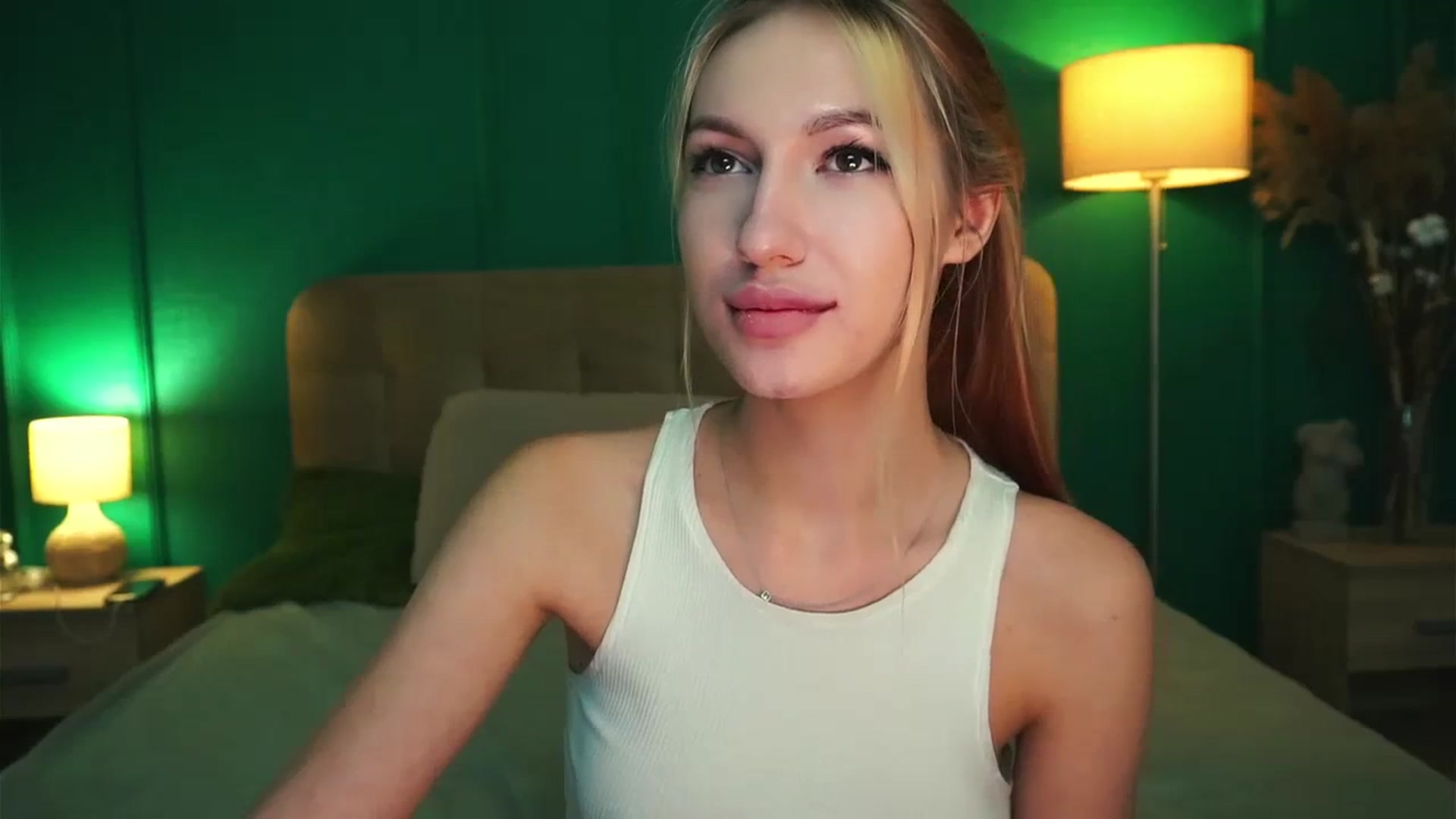 Gallery image thumbnail from LovelyGin's myfreecams stream on, 12/21/2023, 18:49 image 5 of 20