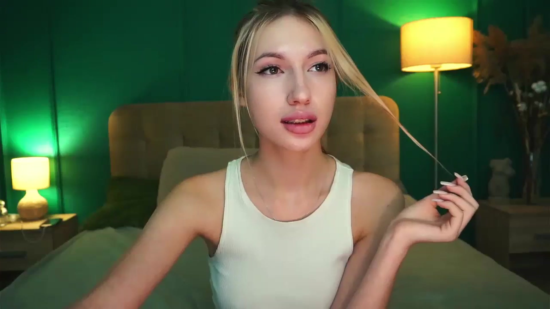 Gallery image thumbnail from LovelyGin's myfreecams stream on, 12/21/2023, 18:49 image 15 of 20