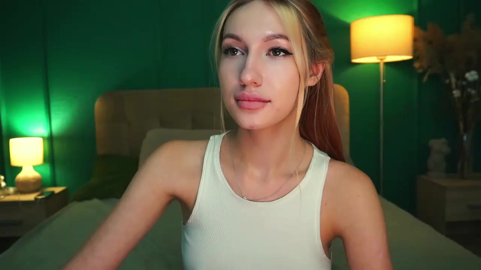 Gallery image thumbnail from LovelyGin's myfreecams stream on, 12/21/2023, 18:49 image 10 of 20