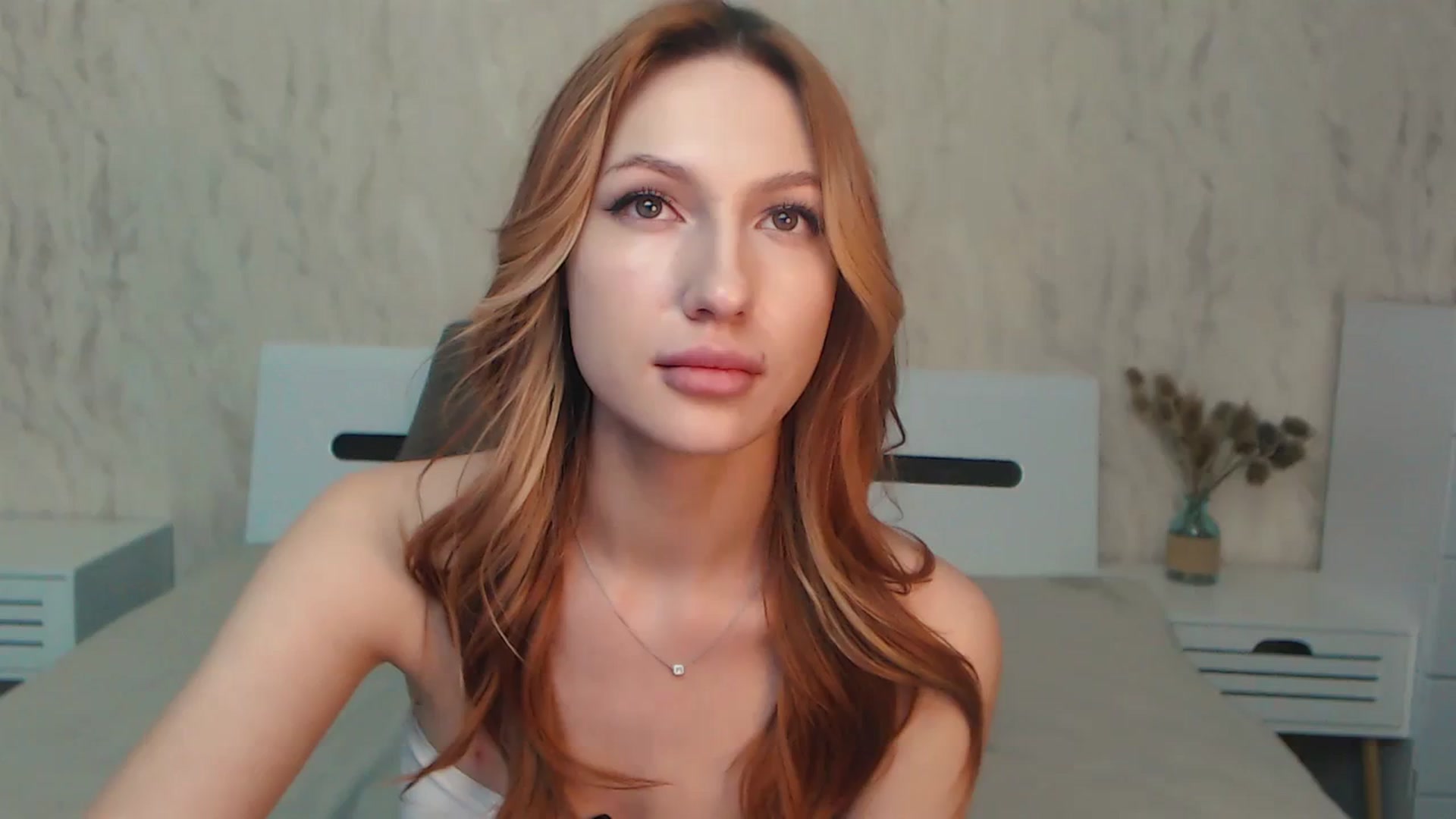 Gallery image thumbnail from LovelyGin's myfreecams stream on, 04/09/2024, 19:00 image 10 of 20
