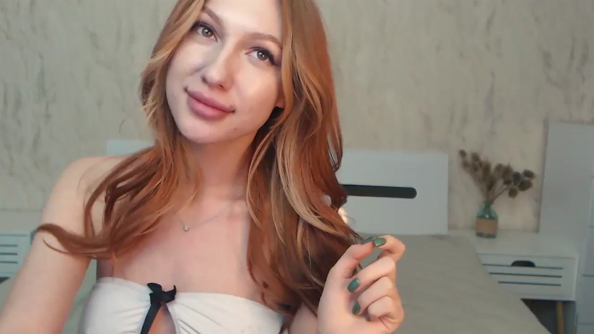 Gallery image thumbnail from LovelyGin's myfreecams stream on, 04/09/2024, 19:00 image 12 of 20