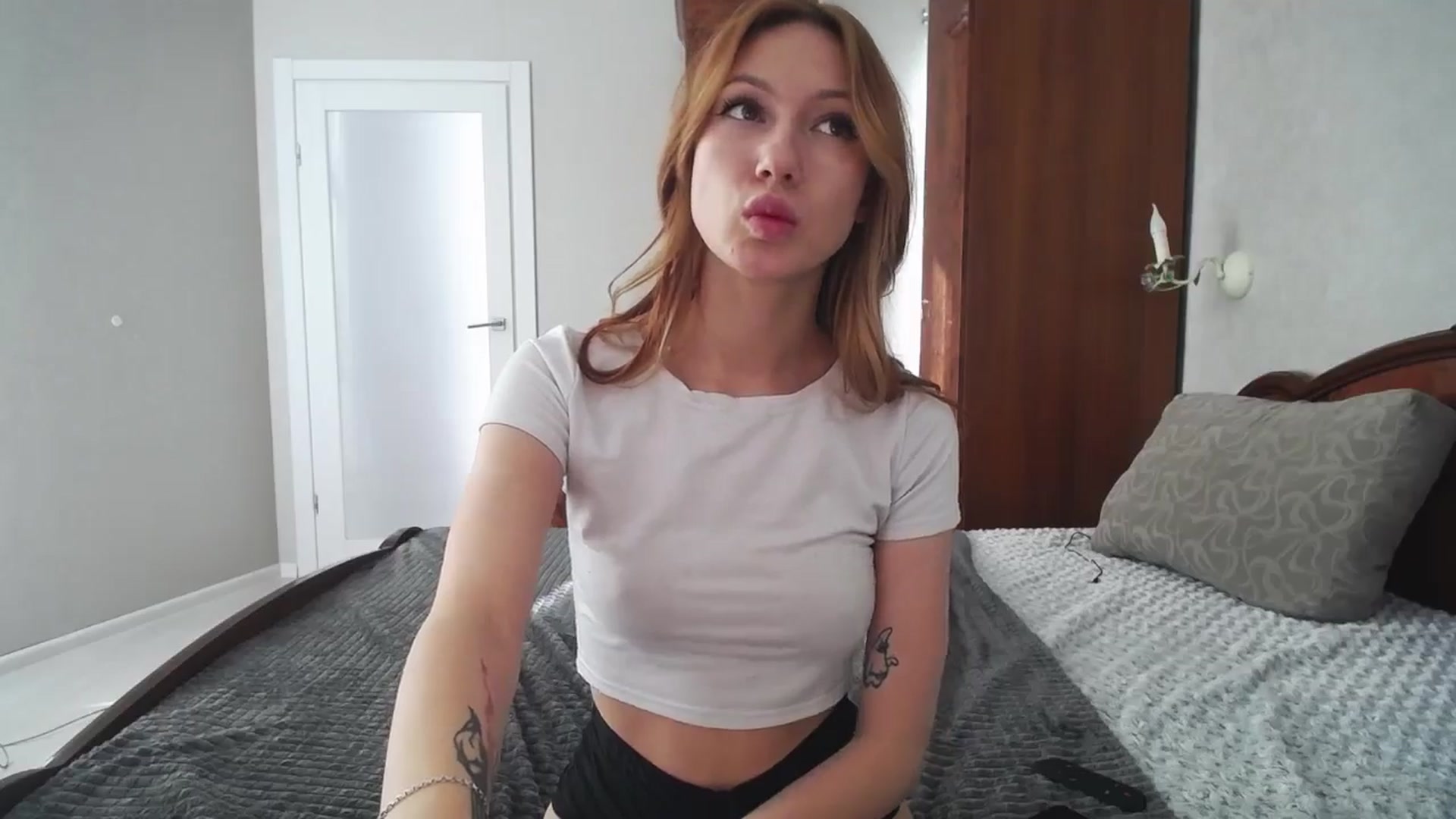 Gallery image thumbnail from LovelyGin's myfreecams stream on, 05/04/2024, 14:38 image 14 of 20