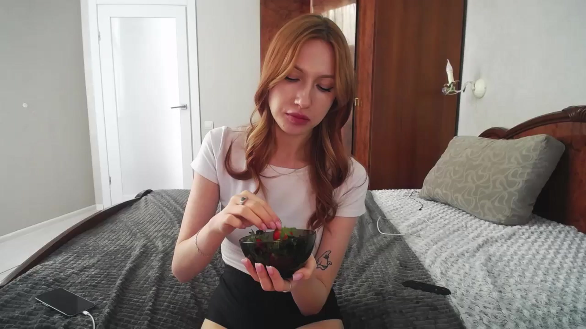 Gallery image thumbnail from LovelyGin's myfreecams stream on, 05/04/2024, 15:28 image 16 of 20