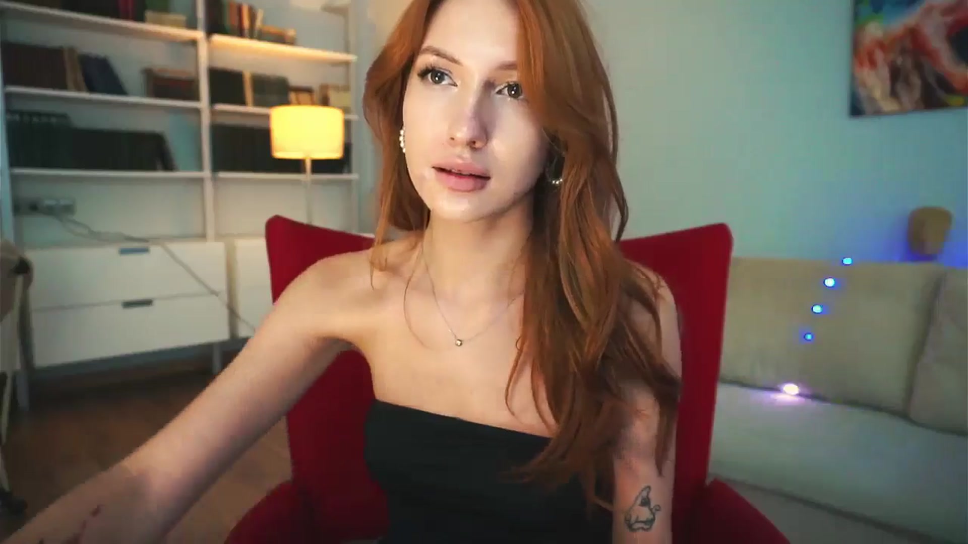 Gallery image thumbnail from LovelyGin's myfreecams stream on, 09/13/2024, 16:21 image 10 of 20