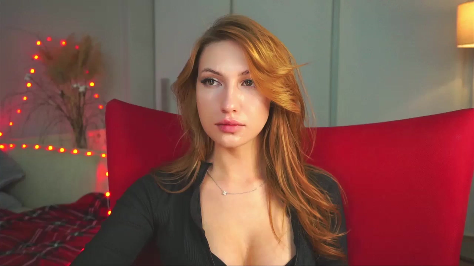 Gallery image thumbnail from LovelyGin's myfreecams stream on, 10/17/2024, 15:44 image 15 of 20