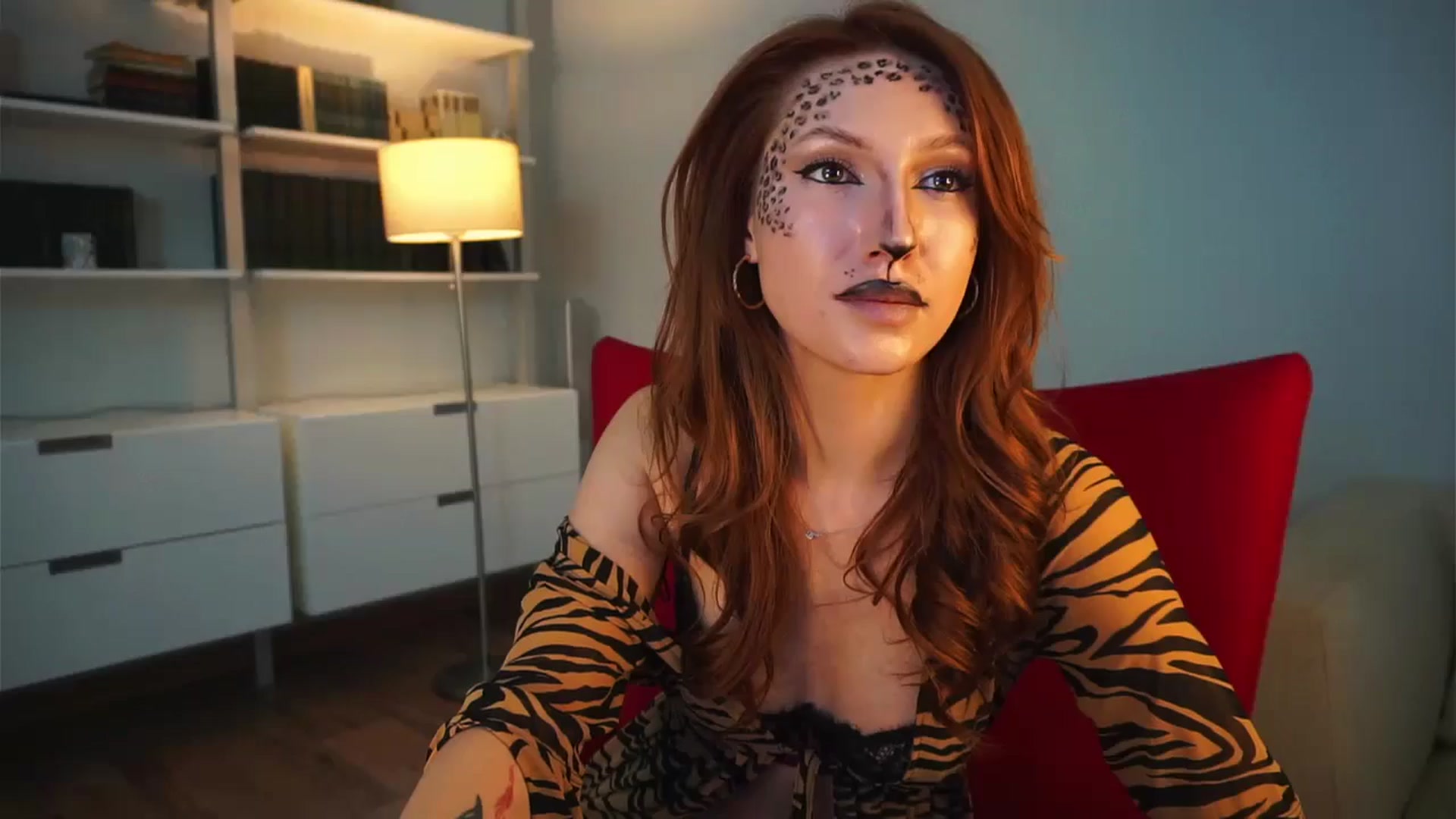 Gallery image thumbnail from LovelyGin's myfreecams stream on, 10/31/2024, 15:22 image 8 of 20