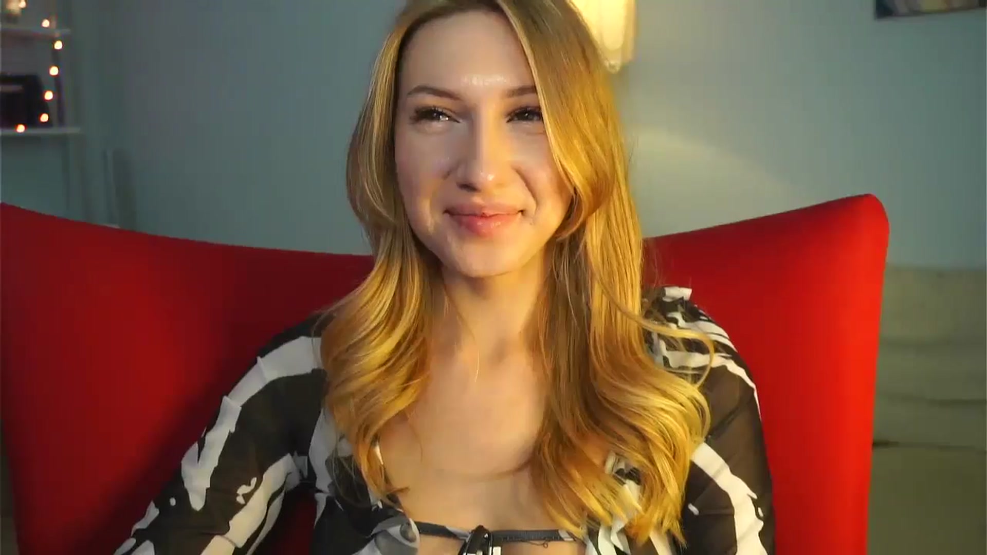 Gallery image thumbnail from LovelyGin's myfreecams stream on, 01/06/2025, 15:18 image 13 of 20