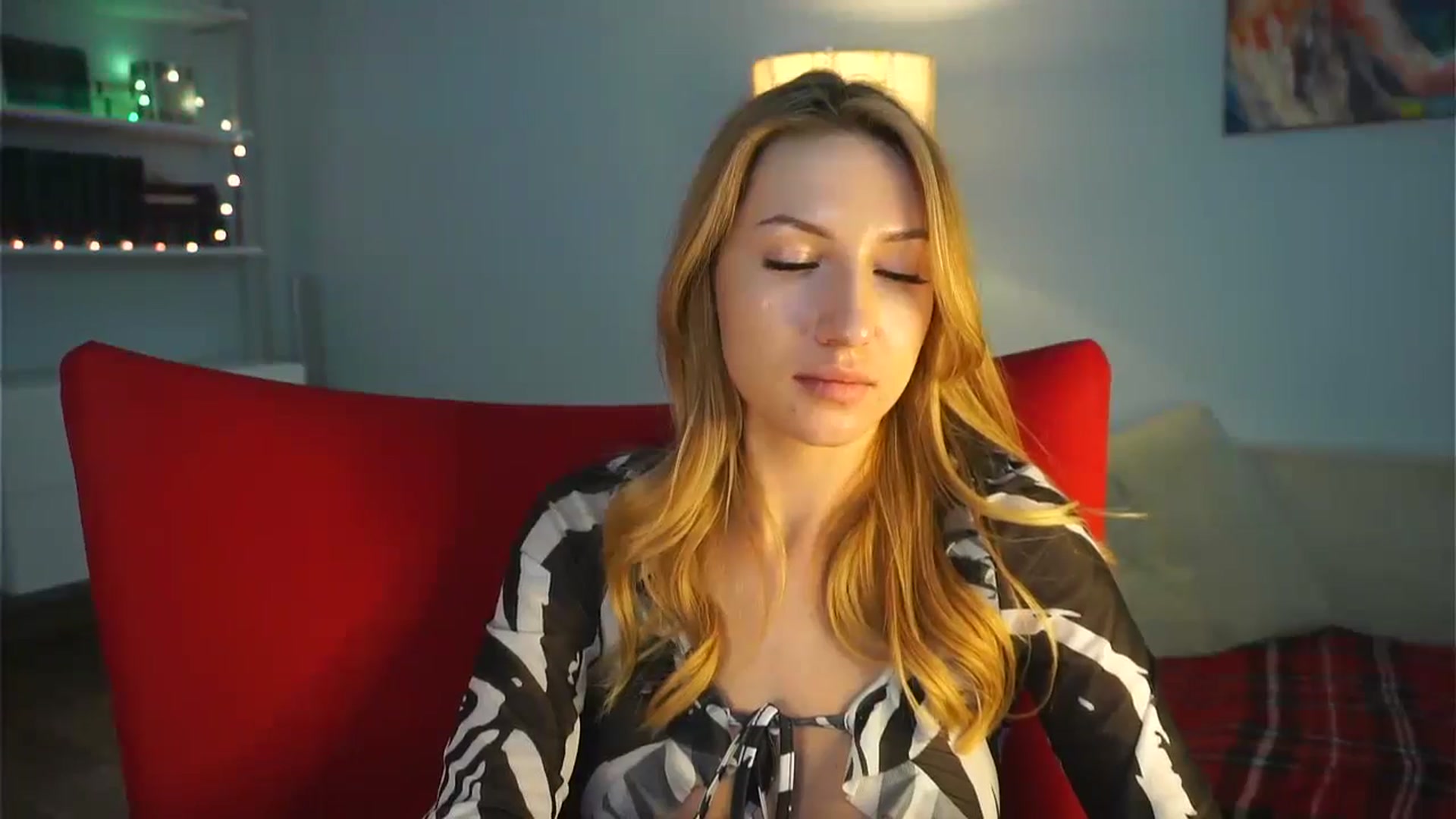 Gallery image thumbnail from LovelyGin's myfreecams stream on, 01/06/2025, 19:16 image 5 of 20