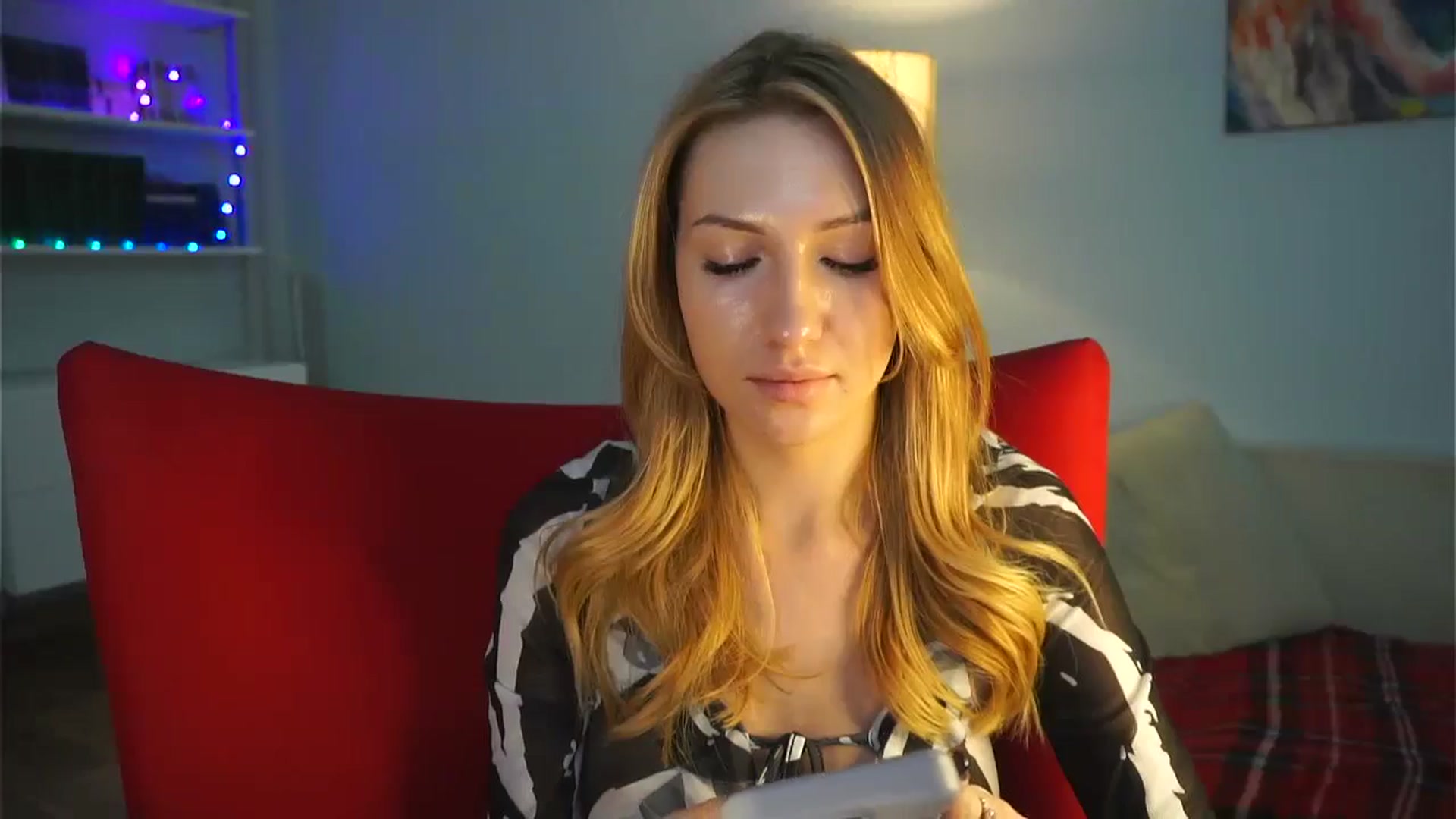 Gallery image thumbnail from LovelyGin's myfreecams stream on, 01/06/2025, 19:16 image 11 of 20