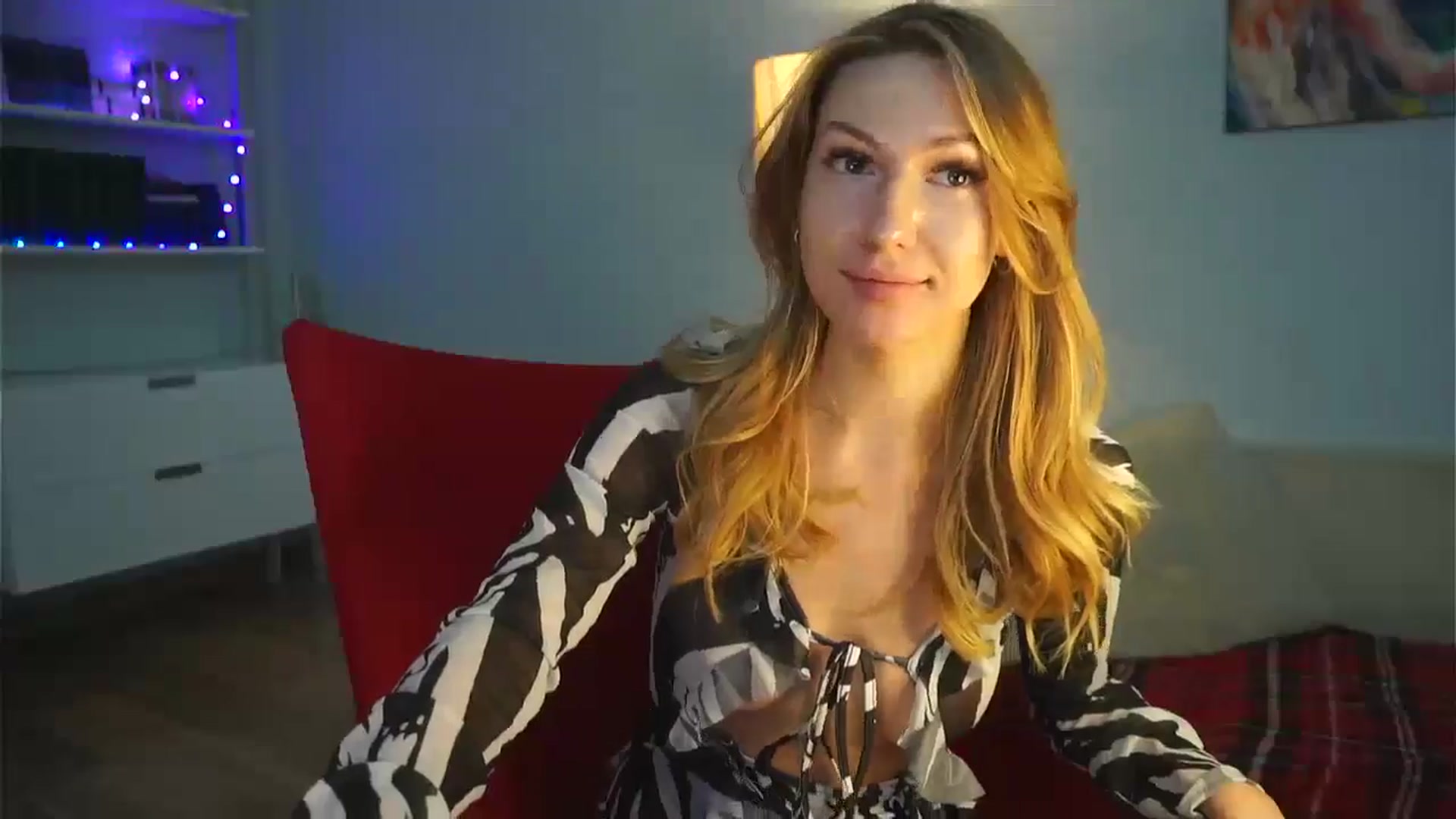 Gallery image thumbnail from LovelyGin's myfreecams stream on, 01/06/2025, 19:16 image 13 of 20