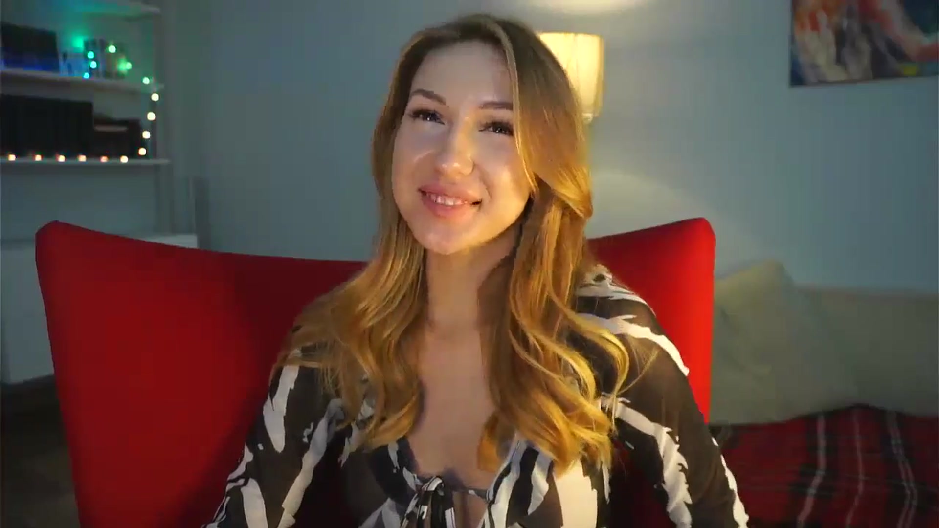 Gallery image thumbnail from LovelyGin's myfreecams stream on, 01/06/2025, 19:16 image 7 of 20