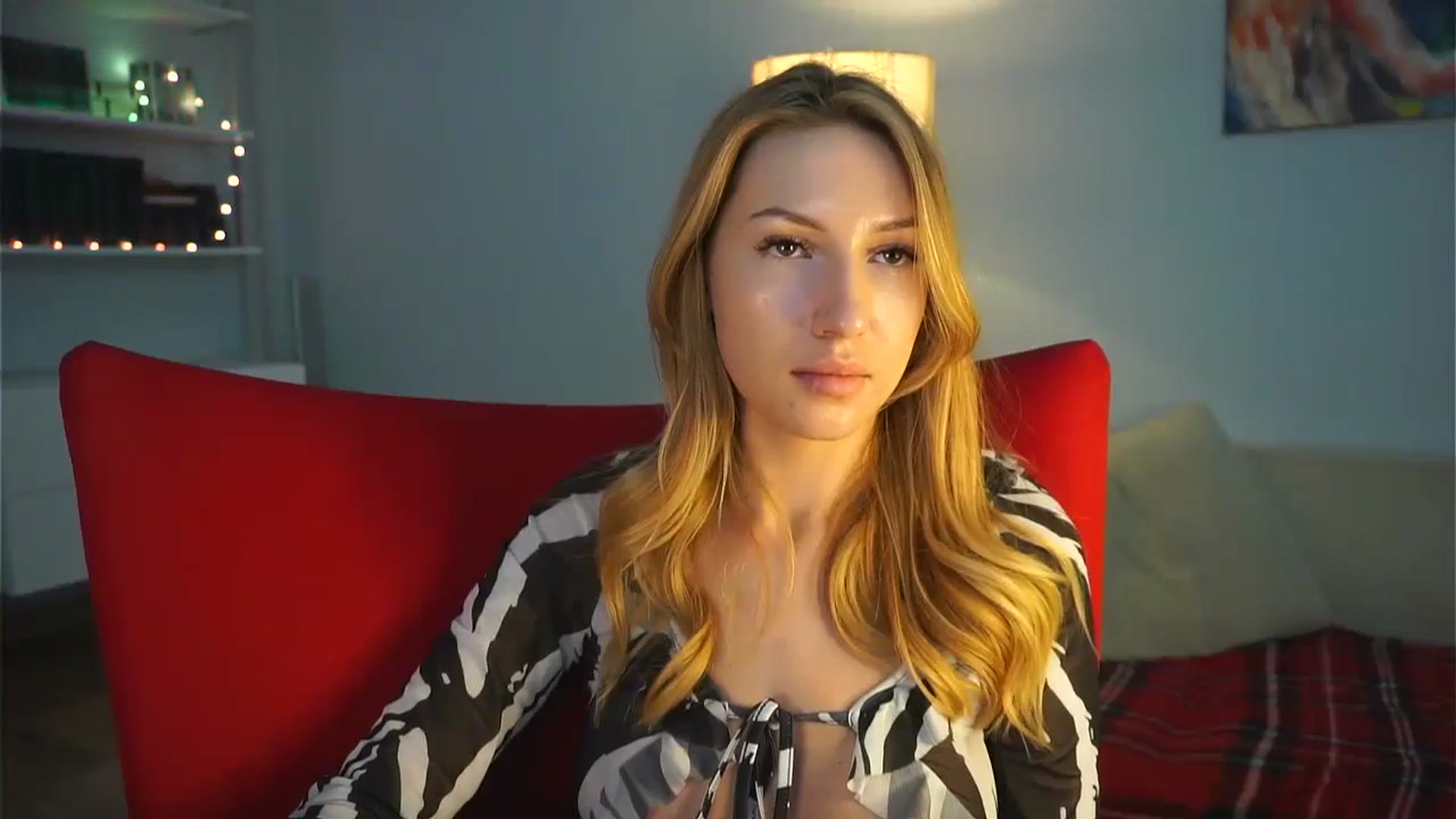 Gallery image thumbnail from LovelyGin's myfreecams stream on, 01/06/2025, 19:16 image 4 of 20