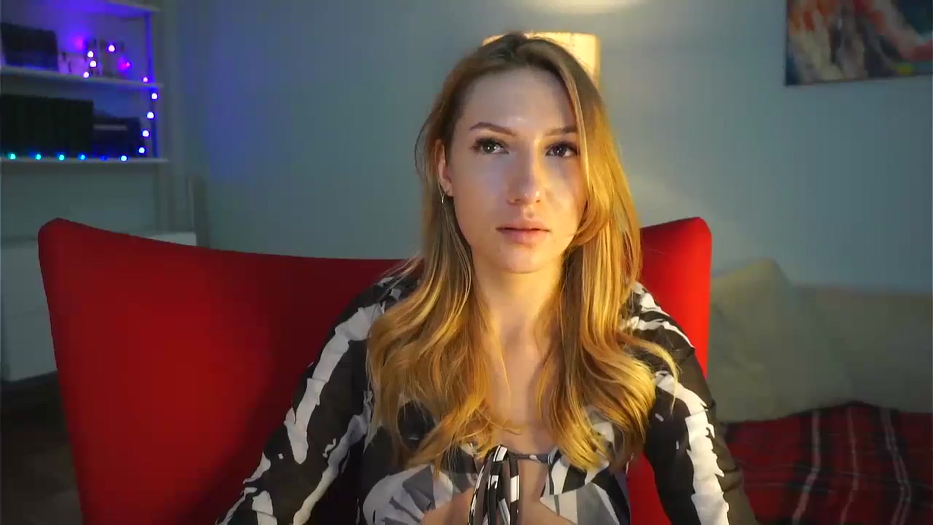 Gallery image thumbnail from LovelyGin's myfreecams stream on, 01/06/2025, 19:16 image 12 of 20
