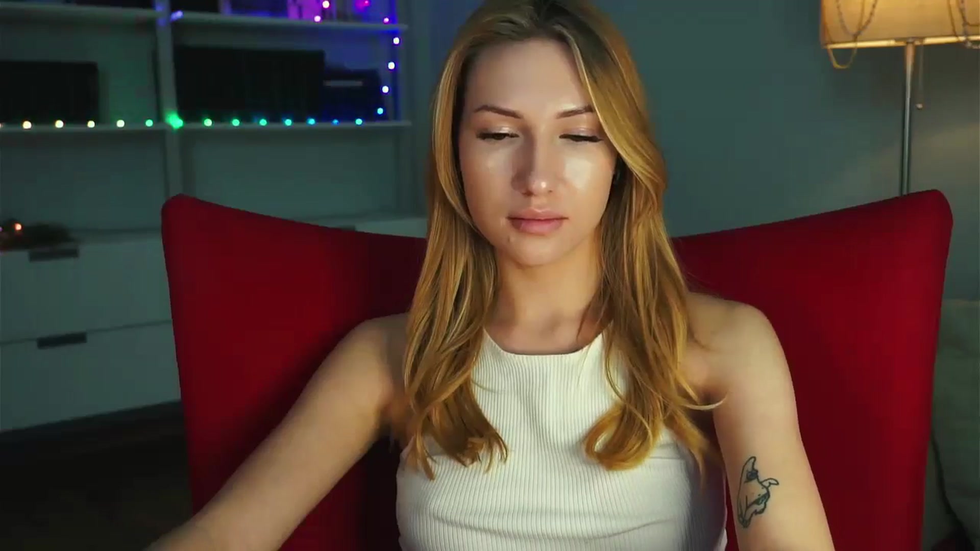 Gallery image thumbnail from LovelyGin's myfreecams stream on, 01/07/2025, 19:16 image 3 of 20