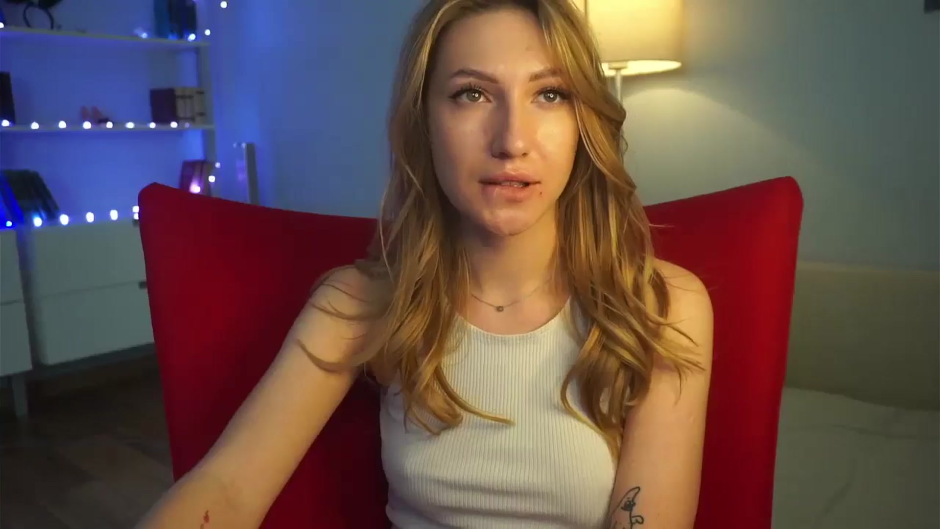 Gallery image thumbnail from LovelyGin's myfreecams stream on, 02/13/2025, 20:15 image 17 of 20