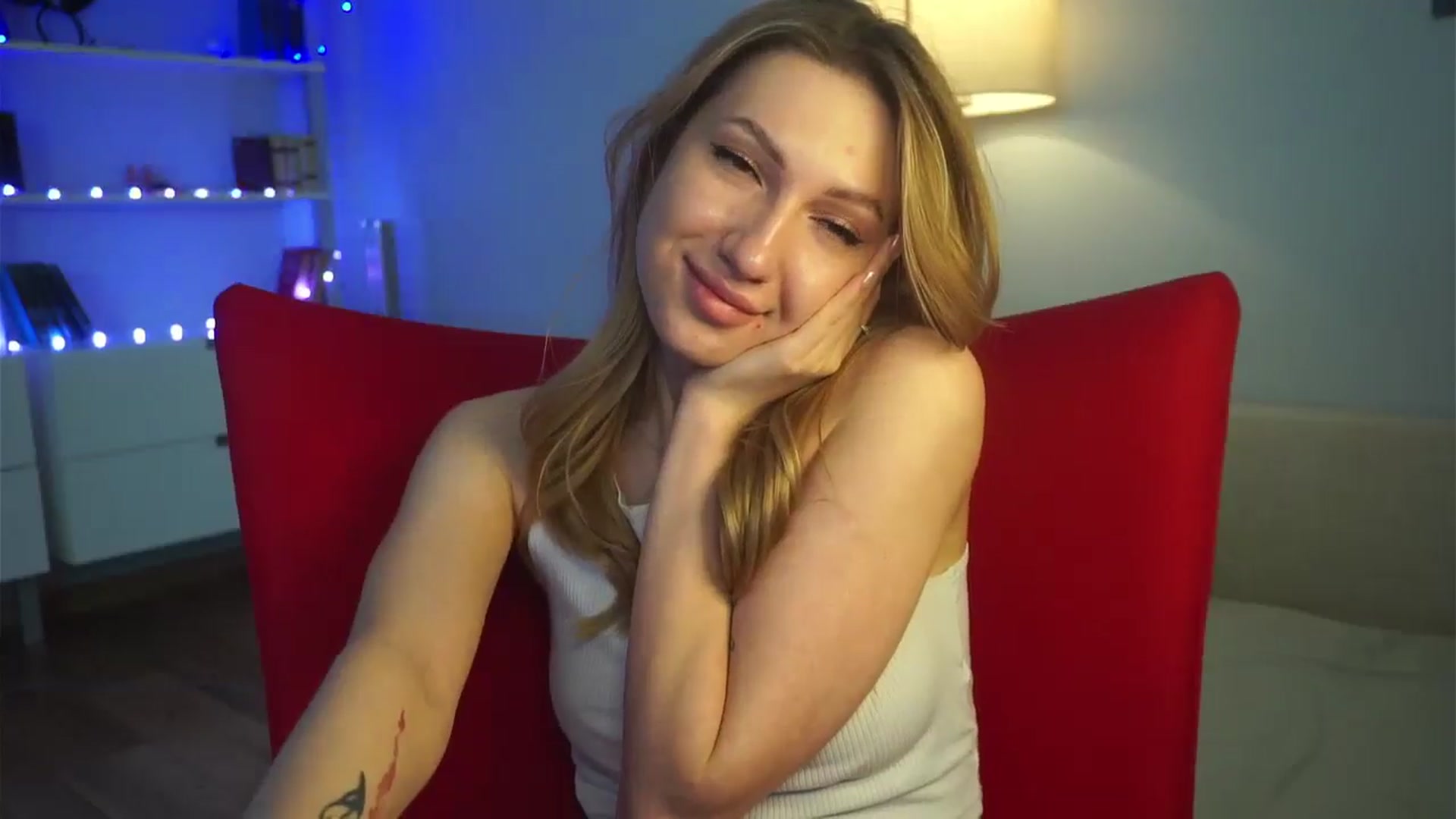 Gallery image thumbnail from LovelyGin's myfreecams stream on, 02/13/2025, 20:15 image 14 of 20