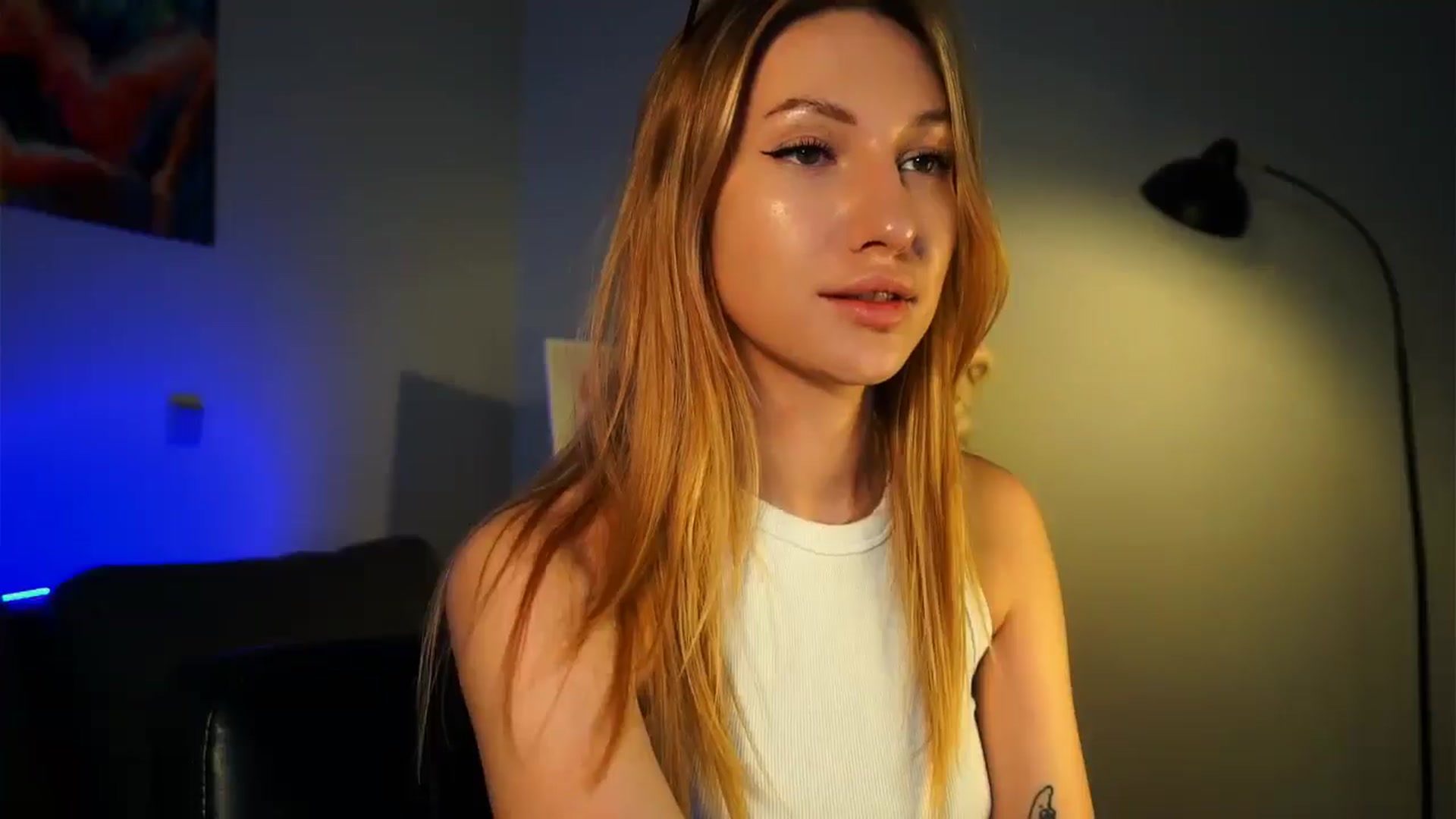 Gallery image thumbnail from LovelyGin's myfreecams stream on, 03/17/2025, 14:42 image 12 of 20