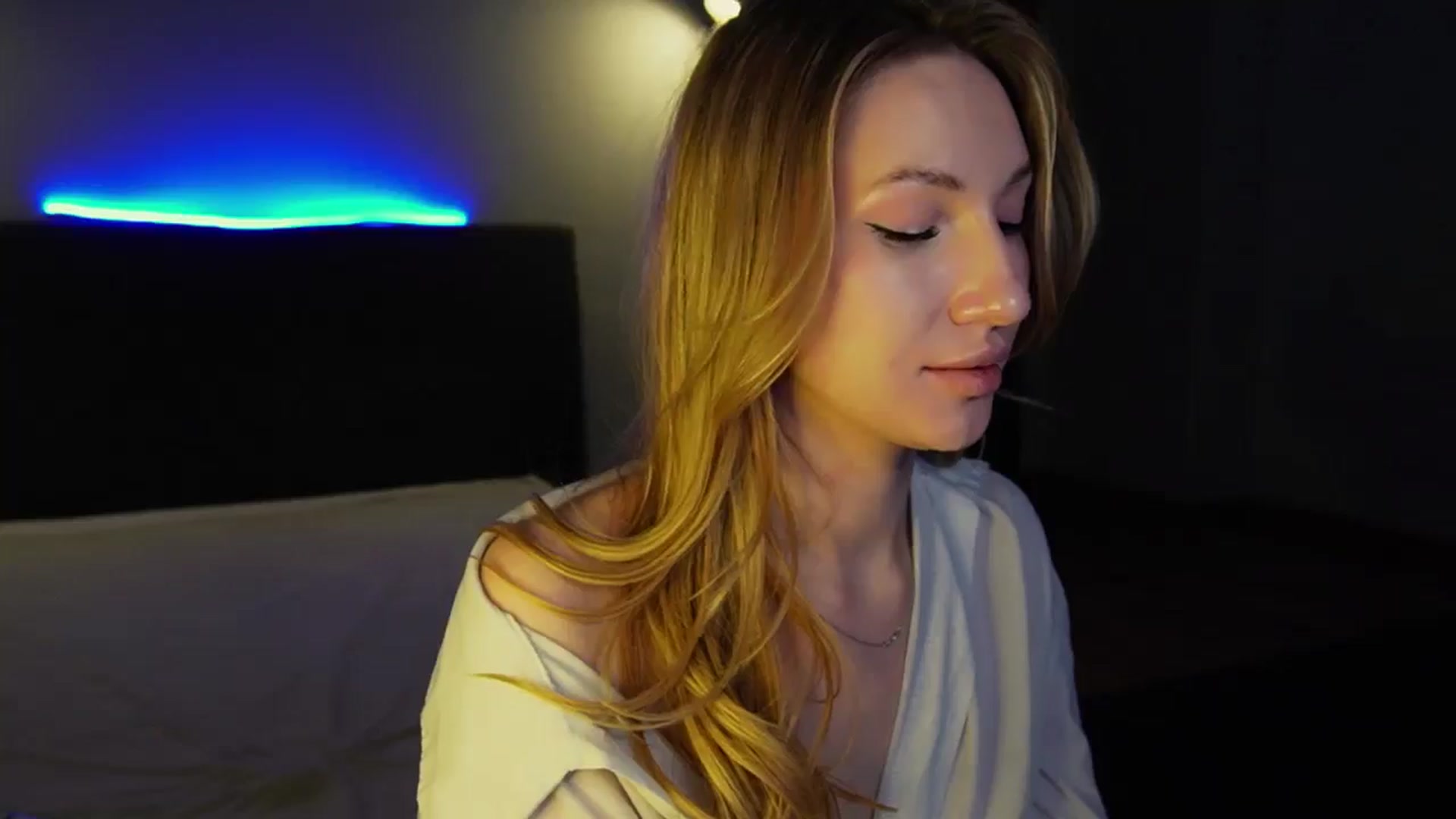 Gallery image thumbnail from LovelyGin's myfreecams stream on, 03/18/2025, 20:00 image 6 of 20