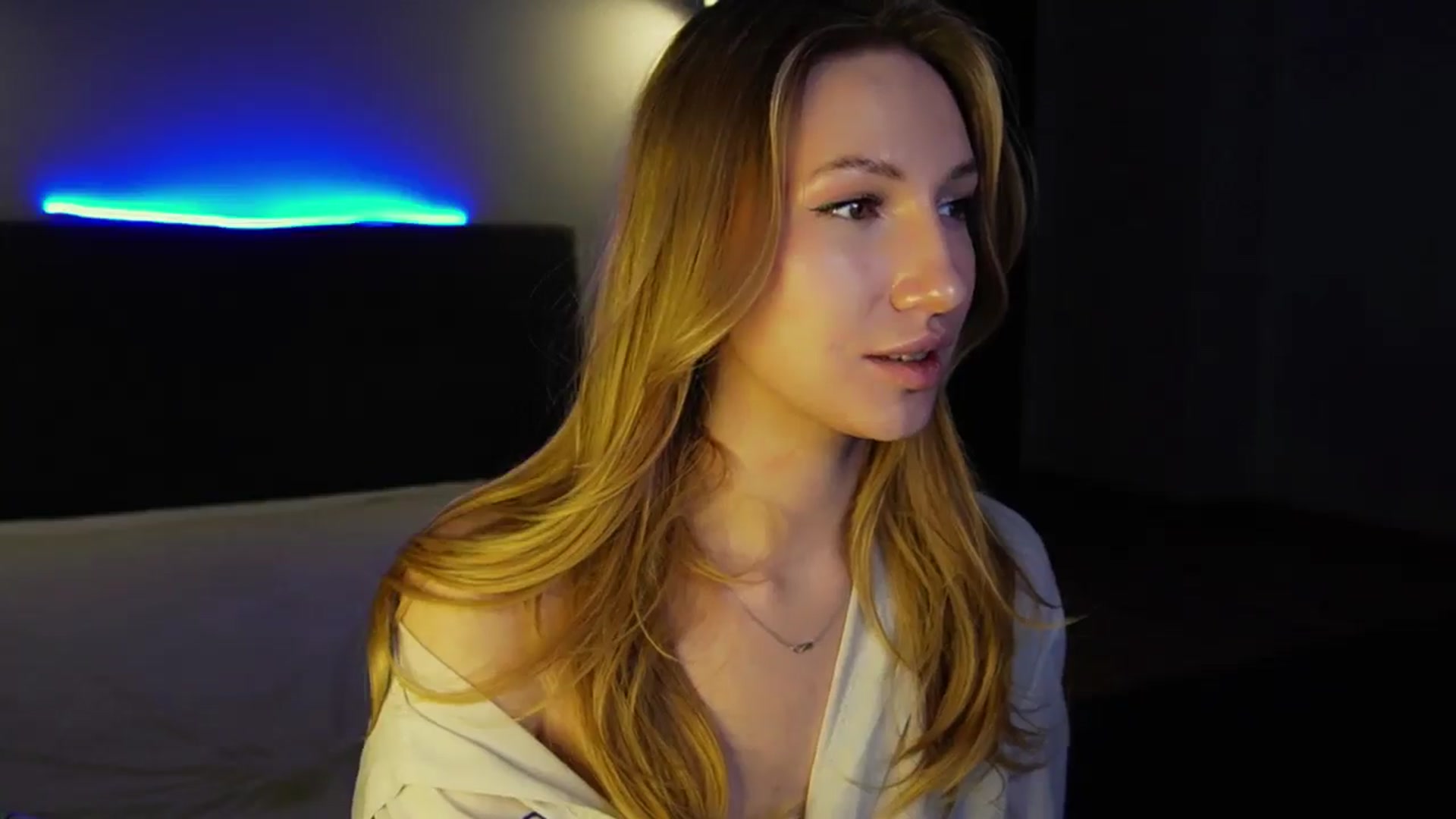 Gallery image thumbnail from LovelyGin's myfreecams stream on, 03/18/2025, 20:00 image 12 of 20