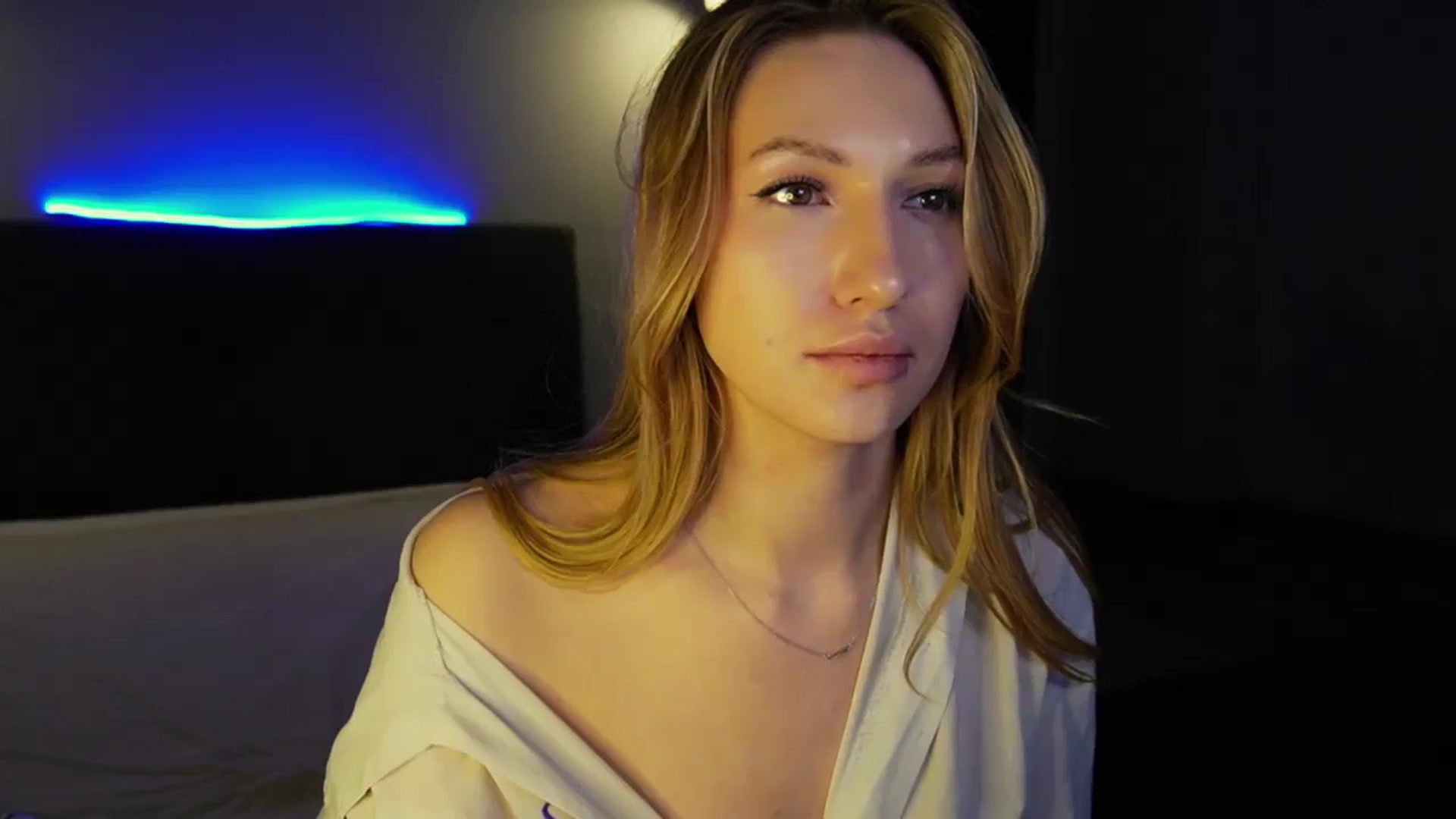Gallery image thumbnail from LovelyGin's myfreecams stream on, 03/18/2025, 20:00 image 4 of 20