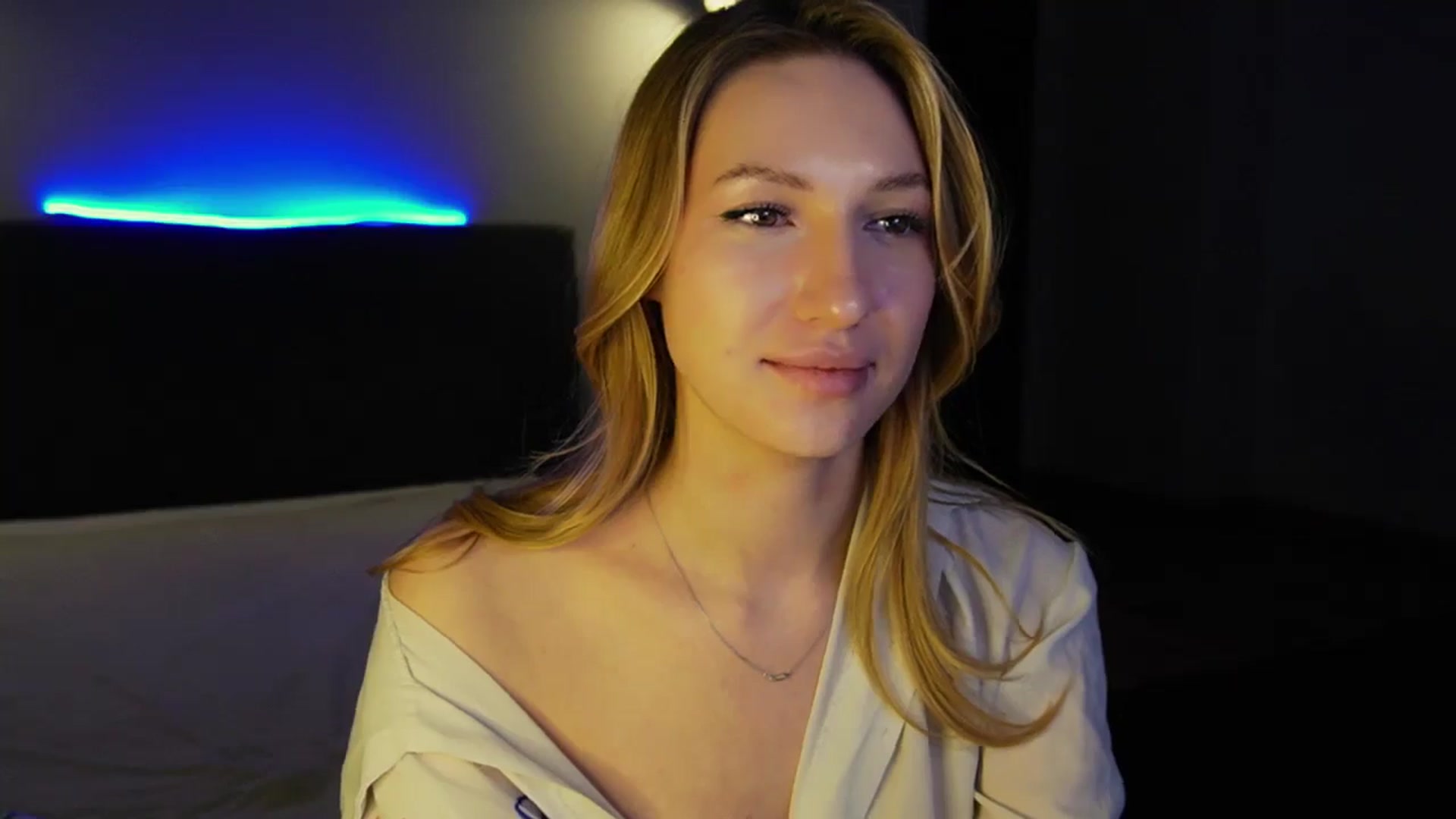 Gallery image thumbnail from LovelyGin's myfreecams stream on, 03/18/2025, 20:00 image 17 of 20