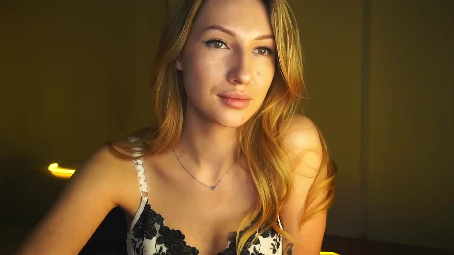 Gallery image thumbnail from LovelyGin's myfreecams stream on, 03/20/2025, 18:17 image 11 of 20