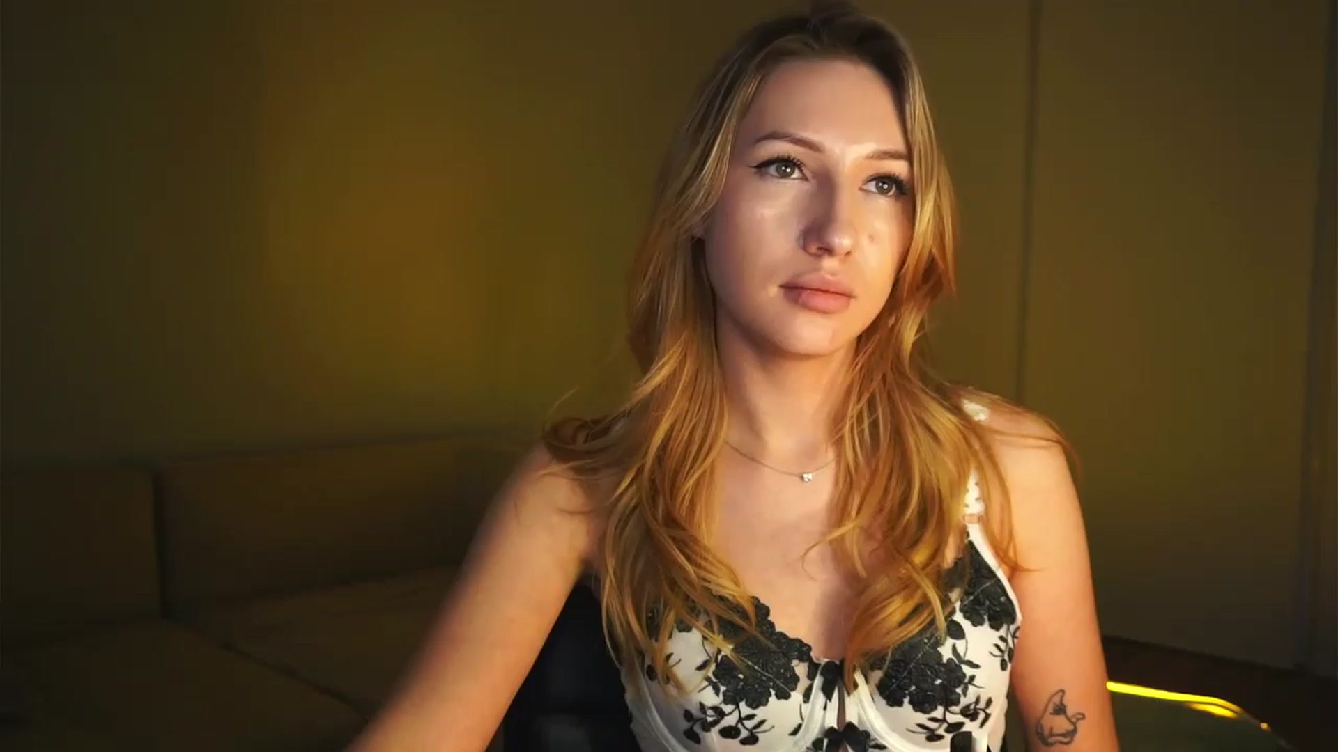 Gallery image thumbnail from LovelyGin's myfreecams stream on, 03/20/2025, 19:16 image 16 of 20