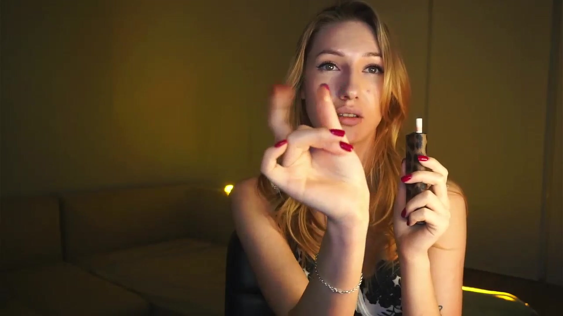 Gallery image thumbnail from LovelyGin's myfreecams stream on, 03/20/2025, 19:16 image 13 of 20