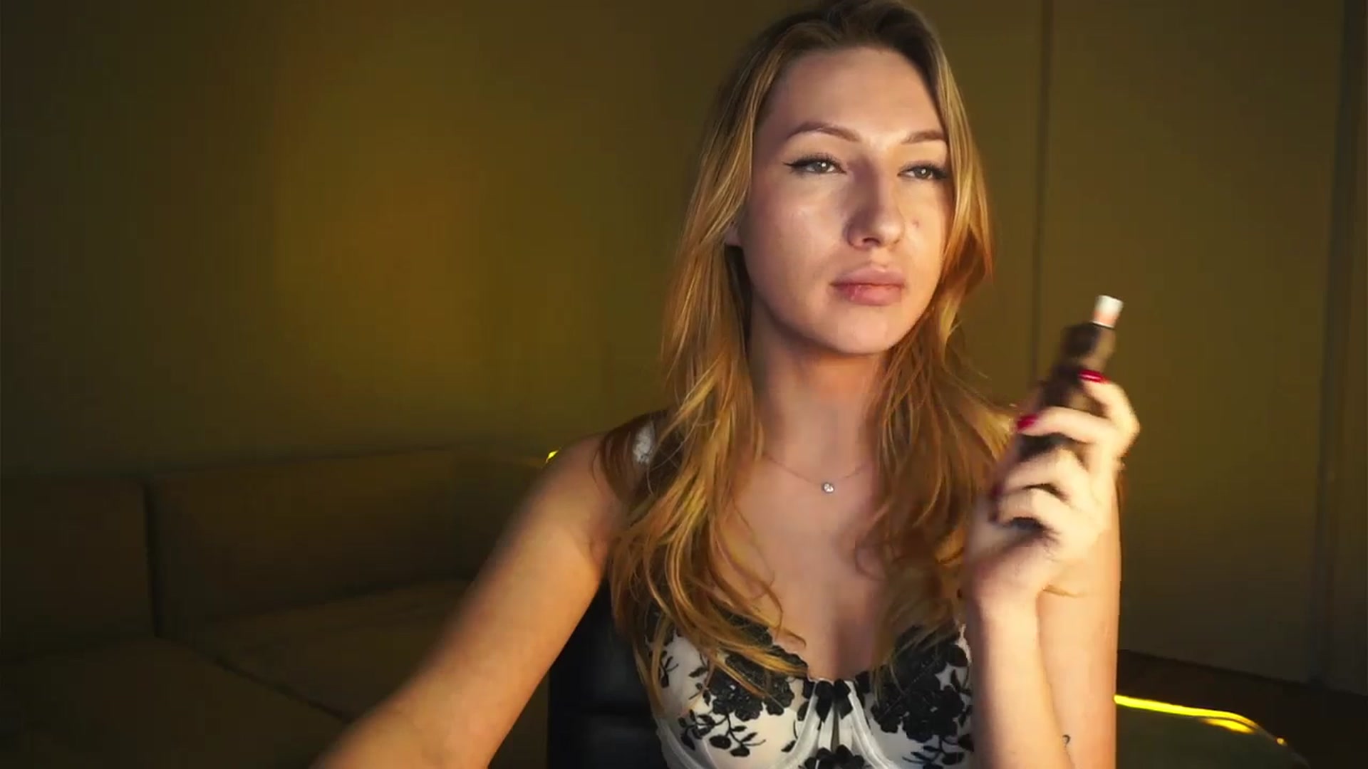 Gallery image thumbnail from LovelyGin's myfreecams stream on, 03/20/2025, 19:16 image 14 of 20