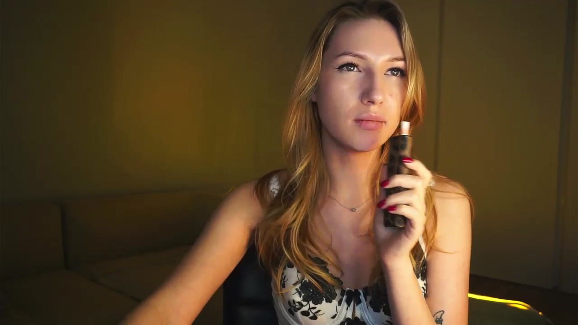 Gallery image thumbnail from LovelyGin's myfreecams stream on, 03/20/2025, 19:16 image 11 of 20