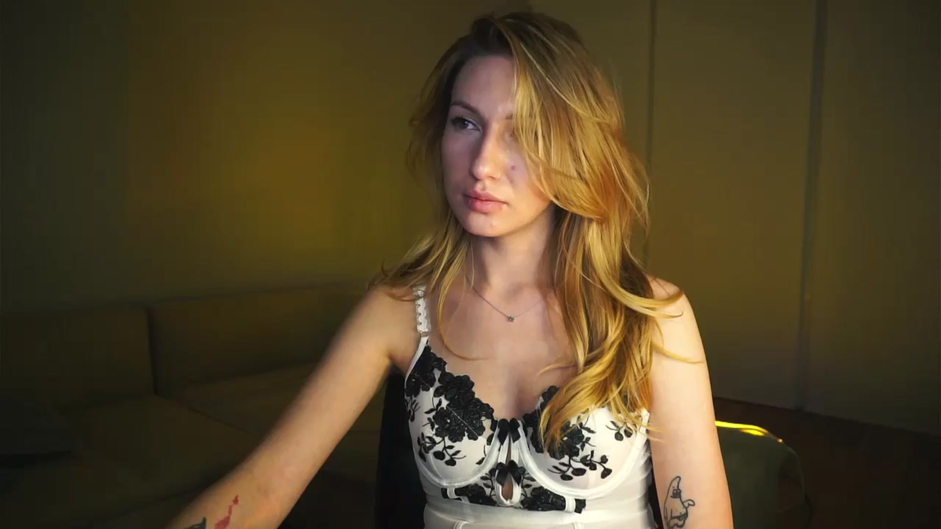 Gallery image thumbnail from LovelyGin's myfreecams stream on, 03/20/2025, 20:00 image 17 of 20