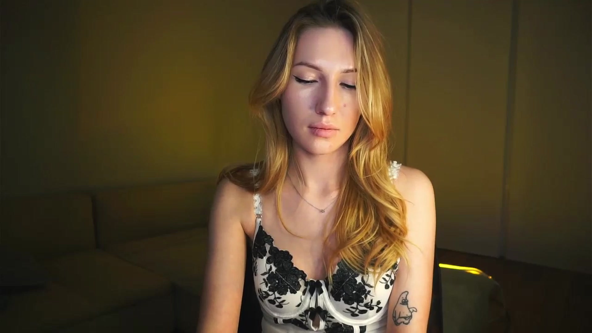 Gallery image thumbnail from LovelyGin's myfreecams stream on, 03/20/2025, 20:00 image 15 of 20