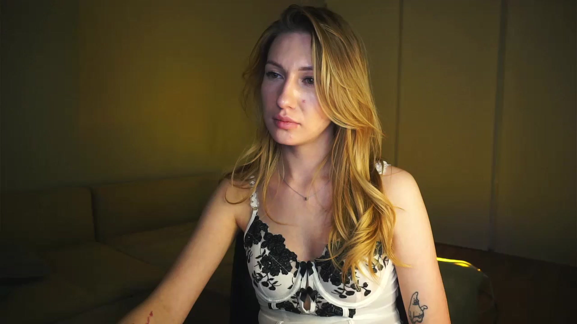 Gallery image thumbnail from LovelyGin's myfreecams stream on, 03/20/2025, 20:00 image 18 of 20